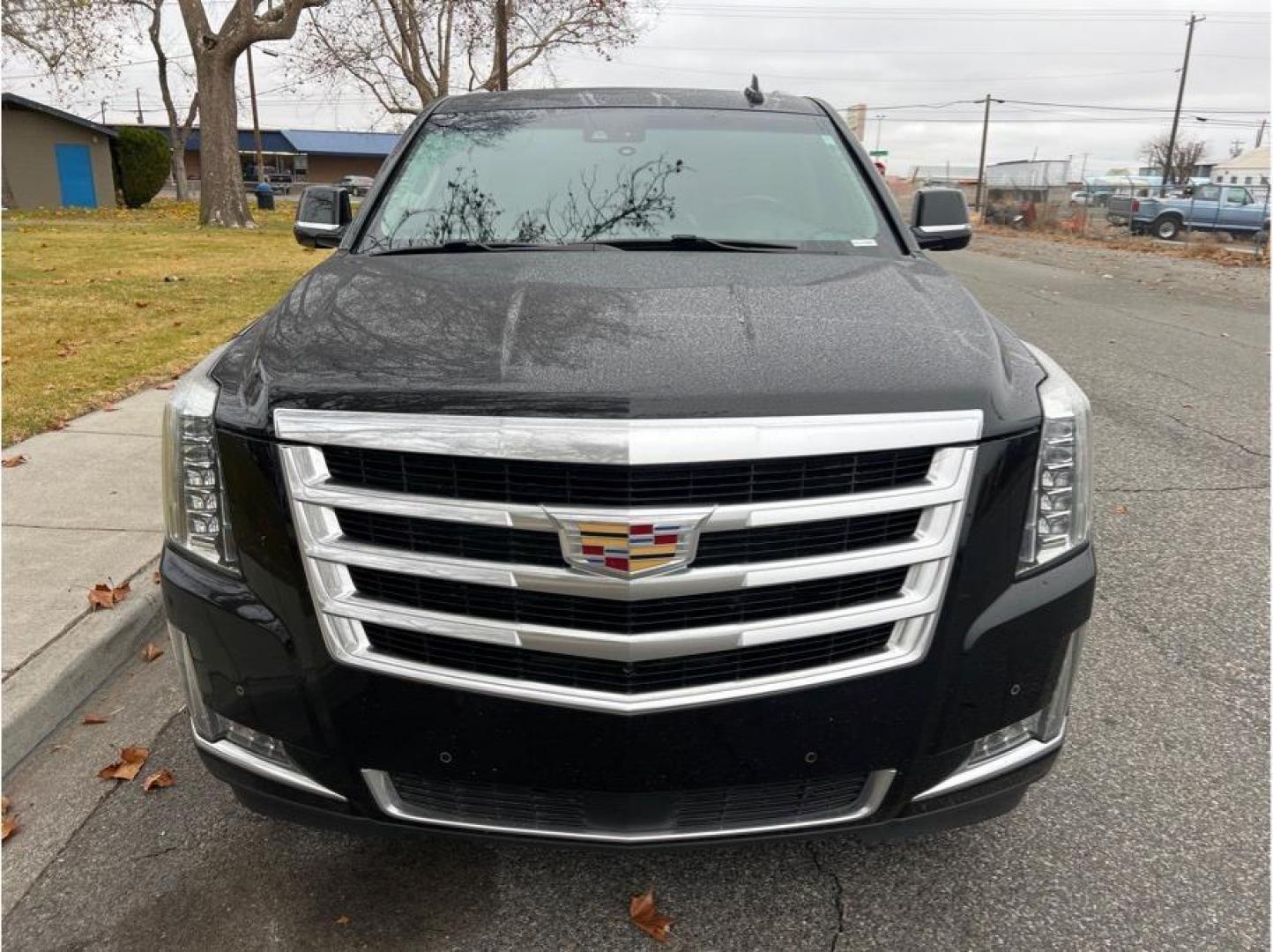 2019 No Color /No Color Cadillac Escalade (1GYS4CKJ9KR) with an V8, 6.2 Liter engine, Automatic, 10-Spd w/Overdrive transmission, located at 607 W Columbia Drive, Kennewick, WA, 99336, (509) 987-1069, 46.216743, -119.126404 - Photo#1