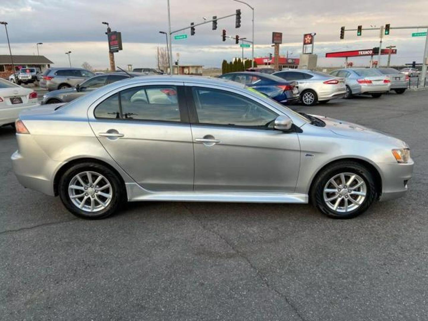 2016 Gray /No Color Mitsubishi Lancer ES Sedan 4D (JA32U2FU6GU) with an 4-Cyl, 2.0 Liter engine, Automatic, CVT transmission, located at 607 W Columbia Drive, Kennewick, WA, 99336, (509) 987-1069, 46.216743, -119.126404 - Photo#3