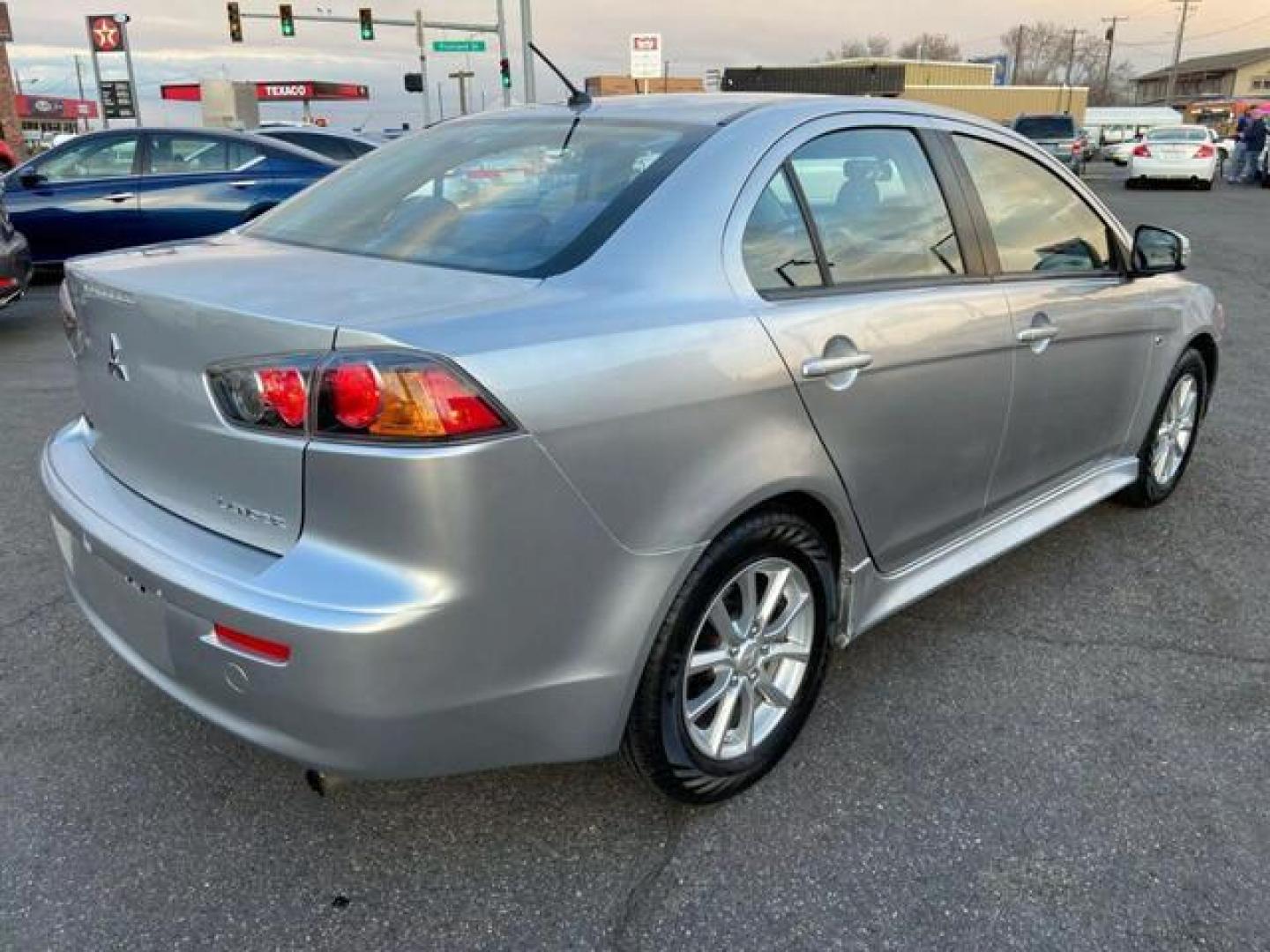 2016 Gray /No Color Mitsubishi Lancer ES Sedan 4D (JA32U2FU6GU) with an 4-Cyl, 2.0 Liter engine, Automatic, CVT transmission, located at 607 W Columbia Drive, Kennewick, WA, 99336, (509) 987-1069, 46.216743, -119.126404 - Photo#4