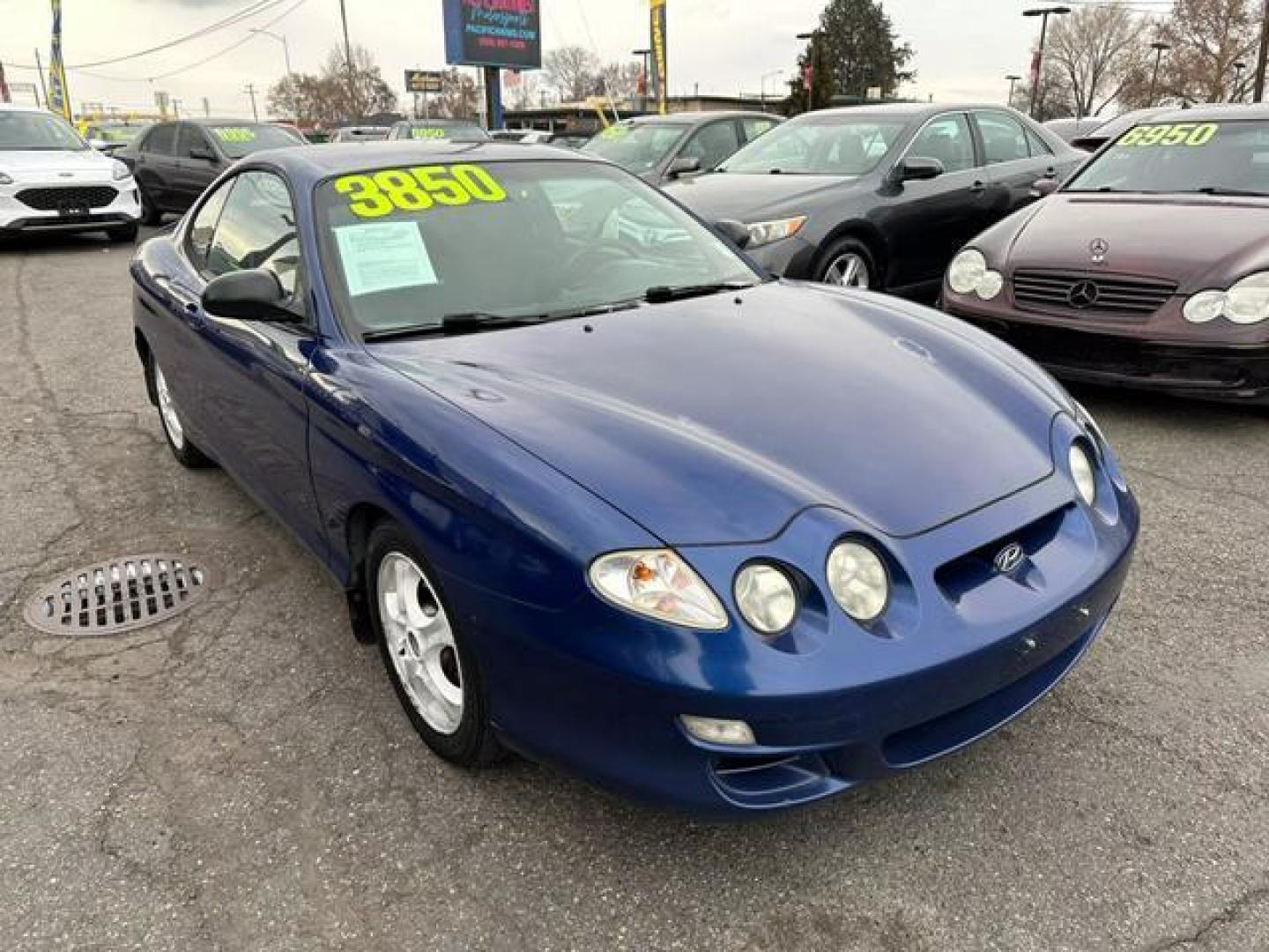 2001 No Color /No Color Hyundai Tiburon Hatchback Coupe 2D (KMHJG25F21U) with an 4-Cyl, 2.0 Liter engine, Automatic transmission, located at 607 W Columbia Drive, Kennewick, WA, 99336, (509) 987-1069, 46.216743, -119.126404 - Photo#2