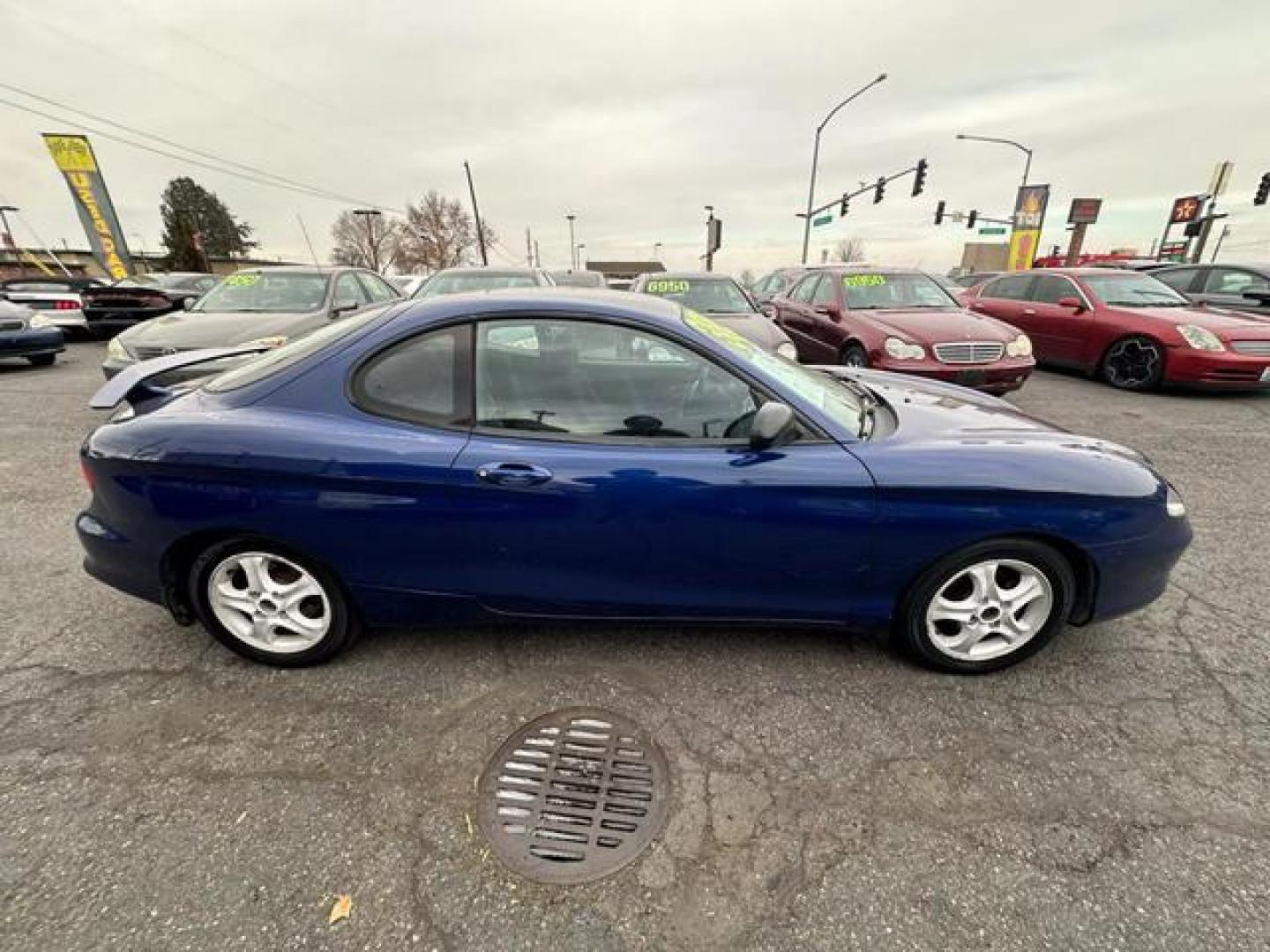 2001 No Color /No Color Hyundai Tiburon Hatchback Coupe 2D (KMHJG25F21U) with an 4-Cyl, 2.0 Liter engine, Automatic transmission, located at 607 W Columbia Drive, Kennewick, WA, 99336, (509) 987-1069, 46.216743, -119.126404 - Photo#3