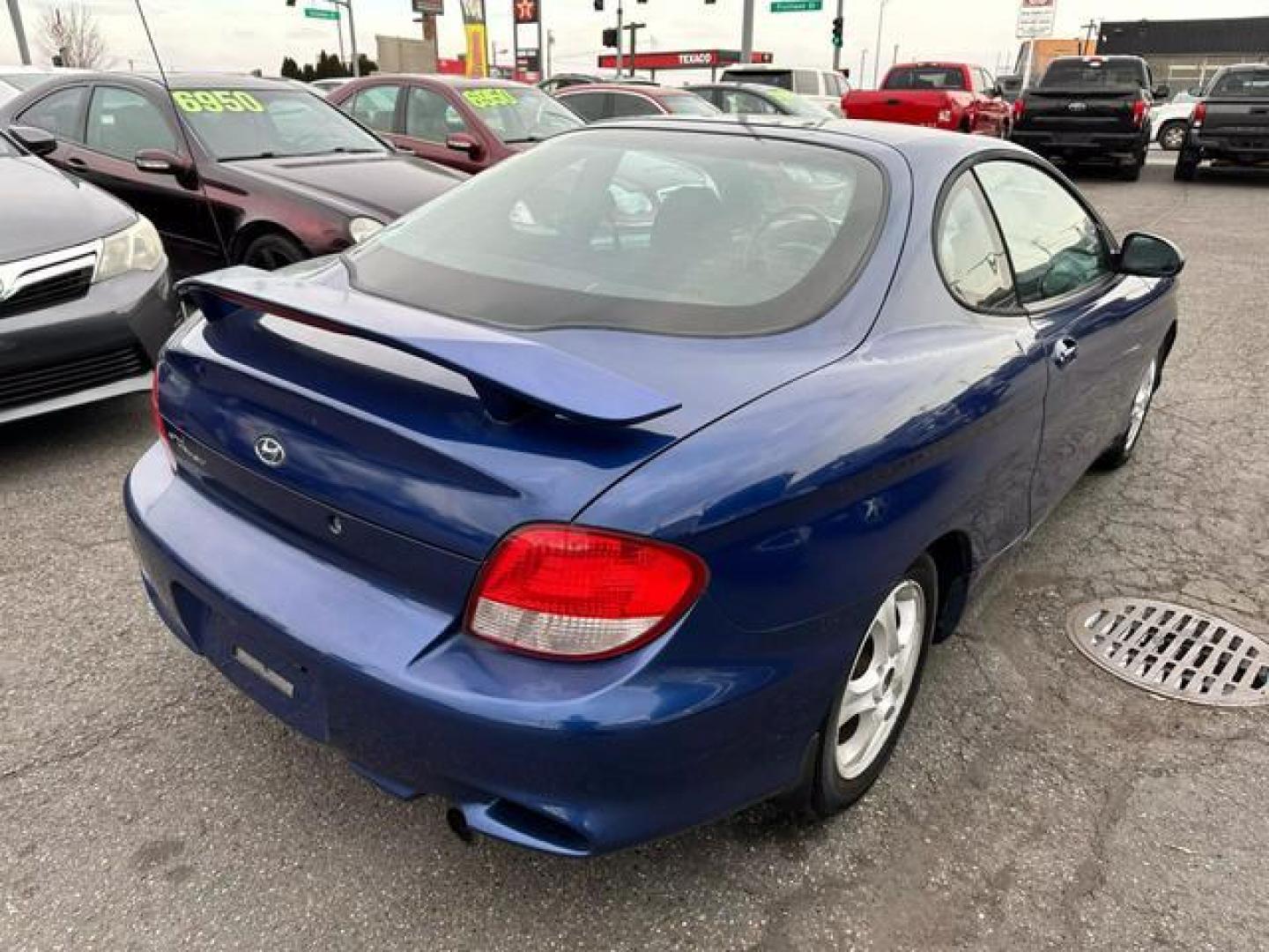 2001 No Color /No Color Hyundai Tiburon Hatchback Coupe 2D (KMHJG25F21U) with an 4-Cyl, 2.0 Liter engine, Automatic transmission, located at 607 W Columbia Drive, Kennewick, WA, 99336, (509) 987-1069, 46.216743, -119.126404 - Photo#4