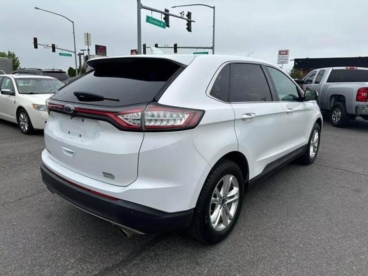 2018 White Ford Edge SEL Sport Utility 4D (2FMPK3J94JB) with an 4-Cyl, EcoBoost, 2.0L engine, Auto, 6-Spd SelShft transmission, located at 607 W Columbia Drive, Kennewick, WA, 99336, (509) 987-1069, 46.216743, -119.126404 - Photo#4