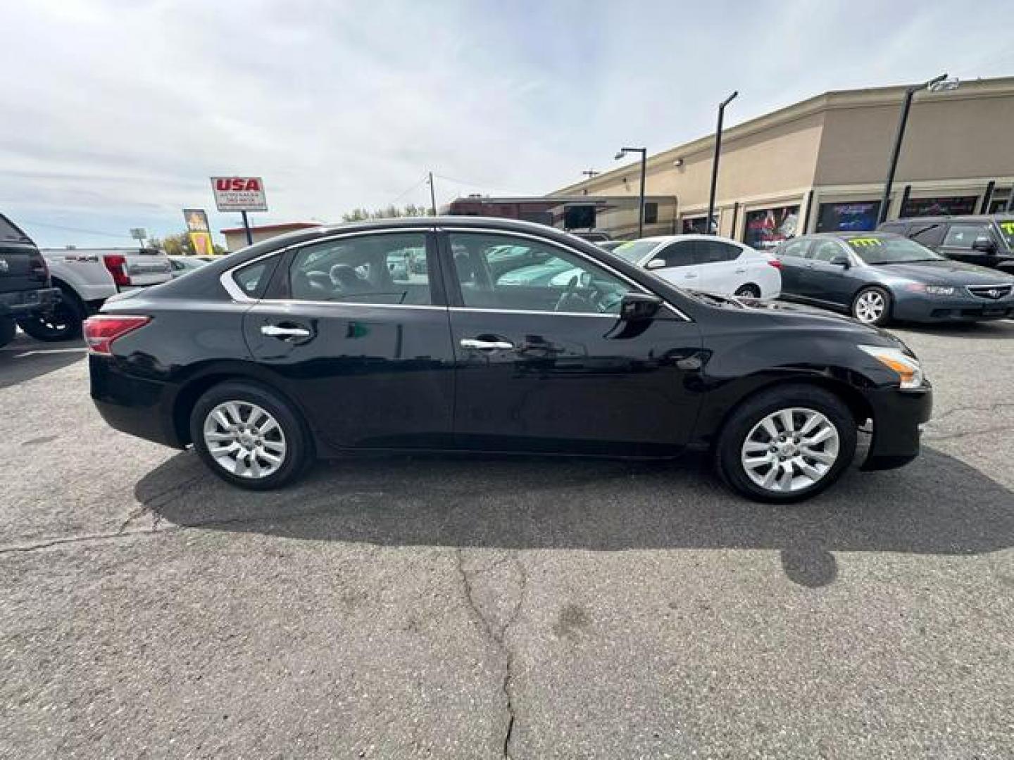 2013 Black Nissan Altima 2.5 S Sedan 4D (1N4AL3AP1DN) with an 4-Cyl, 2.5 Liter engine, Automatic, Xtronic CVT transmission, located at 607 W Columbia Drive, Kennewick, WA, 99336, (509) 987-1069, 46.216743, -119.126404 - Photo#3