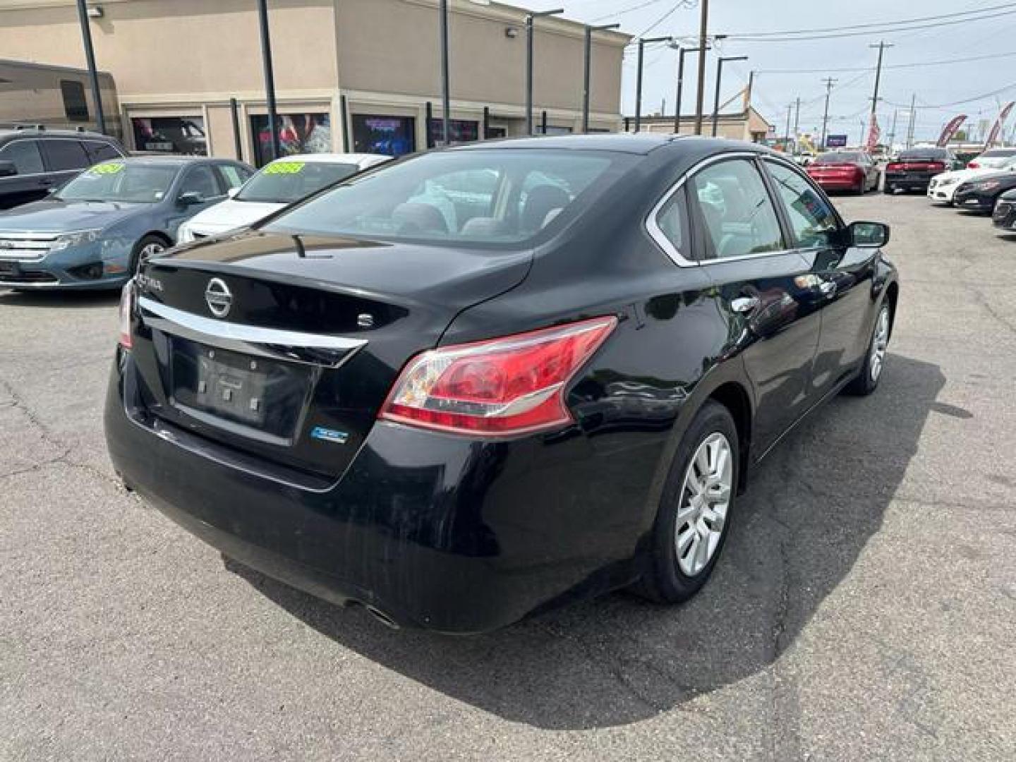 2013 Black Nissan Altima 2.5 S Sedan 4D (1N4AL3AP1DN) with an 4-Cyl, 2.5 Liter engine, Automatic, Xtronic CVT transmission, located at 607 W Columbia Drive, Kennewick, WA, 99336, (509) 987-1069, 46.216743, -119.126404 - Photo#4