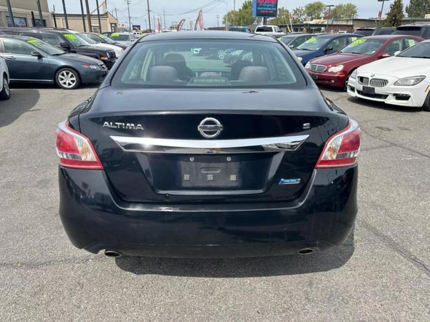 2013 Black Nissan Altima 2.5 S Sedan 4D (1N4AL3AP1DN) with an 4-Cyl, 2.5 Liter engine, Automatic, Xtronic CVT transmission, located at 607 W Columbia Drive, Kennewick, WA, 99336, (509) 987-1069, 46.216743, -119.126404 - Photo#5