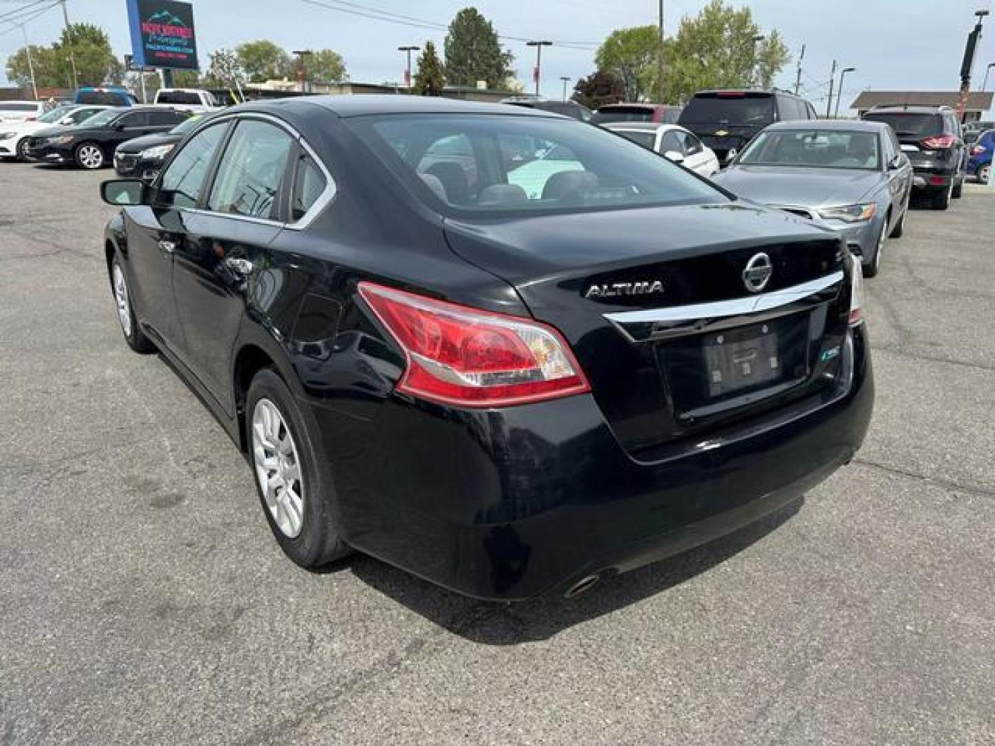 2013 Black Nissan Altima 2.5 S Sedan 4D (1N4AL3AP1DN) with an 4-Cyl, 2.5 Liter engine, Automatic, Xtronic CVT transmission, located at 607 W Columbia Drive, Kennewick, WA, 99336, (509) 987-1069, 46.216743, -119.126404 - Photo#6