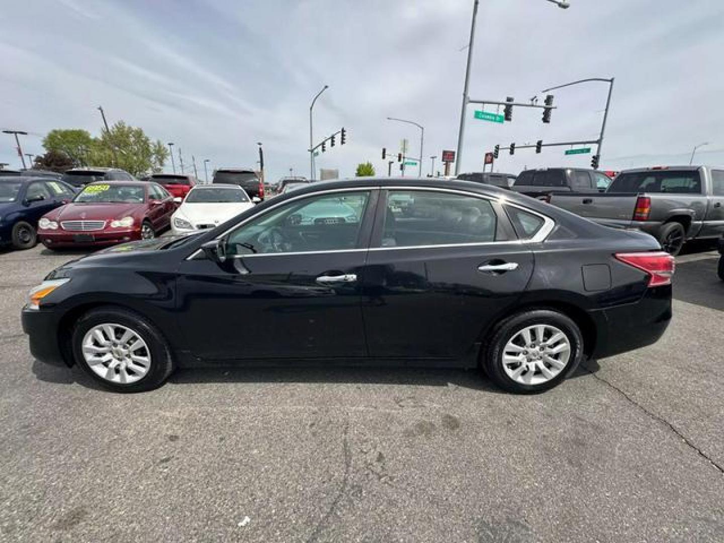 2013 Black Nissan Altima 2.5 S Sedan 4D (1N4AL3AP1DN) with an 4-Cyl, 2.5 Liter engine, Automatic, Xtronic CVT transmission, located at 607 W Columbia Drive, Kennewick, WA, 99336, (509) 987-1069, 46.216743, -119.126404 - Photo#7