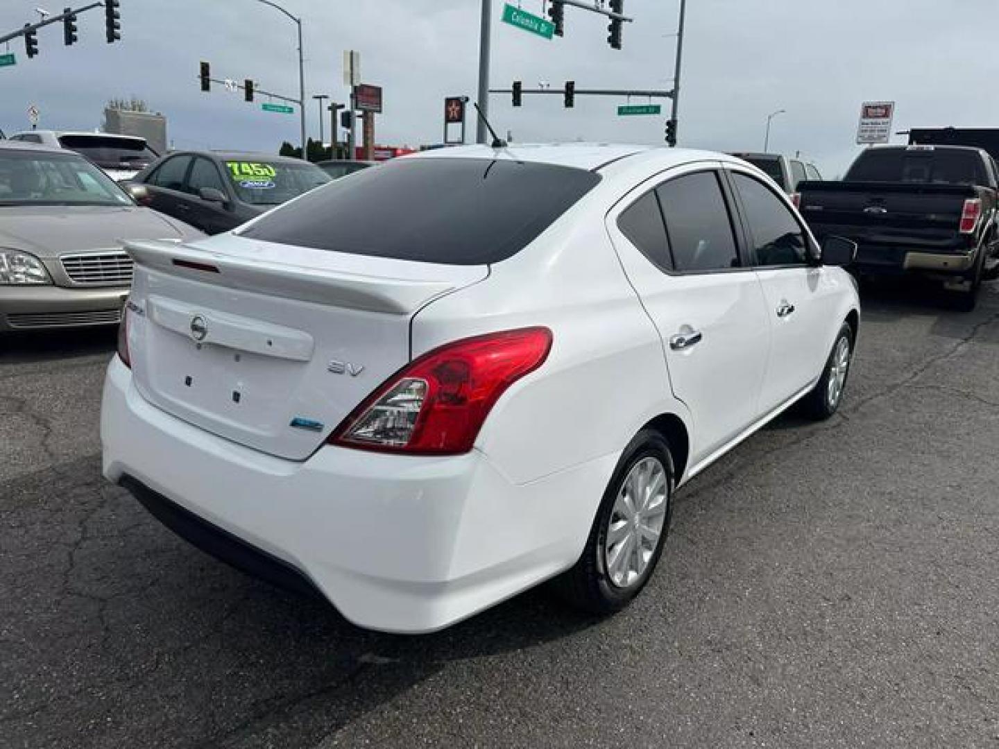 2015 No Color /No Color Nissan Versa SV Sedan 4D (3N1CN7AP3FL) with an 4-Cyl, 1.6 Liter engine, Manual, 5-Spd transmission, located at 607 W Columbia Drive, Kennewick, WA, 99336, (509) 987-1069, 46.216743, -119.126404 - Photo#4