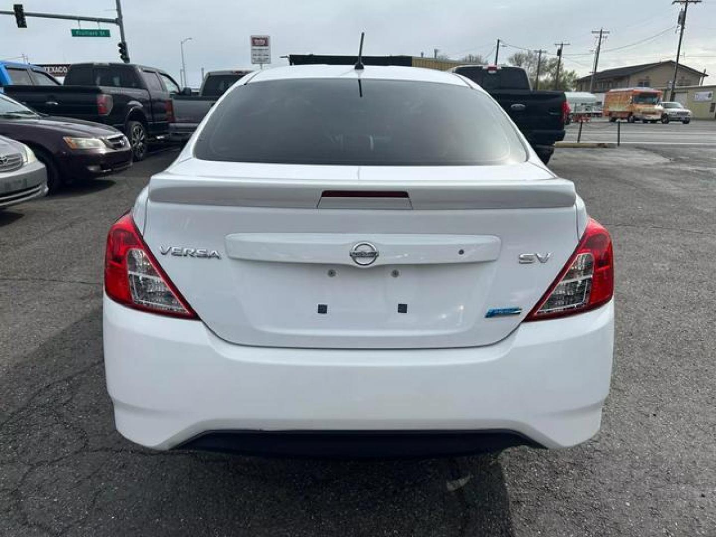 2015 No Color /No Color Nissan Versa SV Sedan 4D (3N1CN7AP3FL) with an 4-Cyl, 1.6 Liter engine, Manual, 5-Spd transmission, located at 607 W Columbia Drive, Kennewick, WA, 99336, (509) 987-1069, 46.216743, -119.126404 - Photo#5