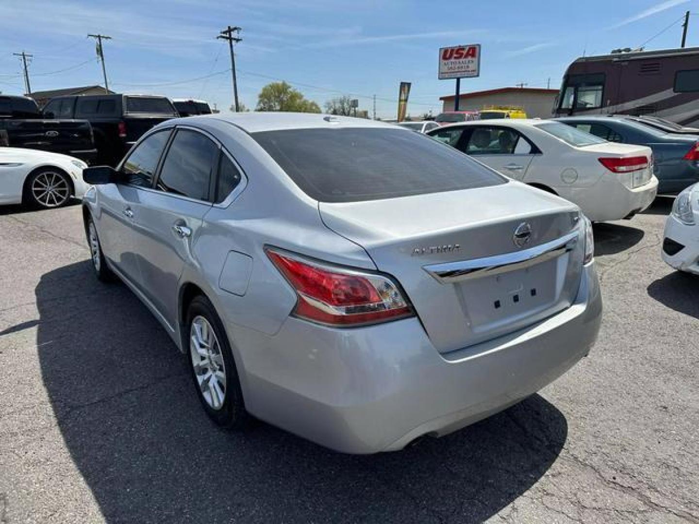 2015 No Color /No Color Nissan Altima 2.5 SV Sedan 4D (1N4AL3AP2FC) with an 4-Cyl, 2.5 Liter engine, Automatic, Xtronic CVT transmission, located at 607 W Columbia Drive, Kennewick, WA, 99336, (509) 987-1069, 46.216743, -119.126404 - Photo#8