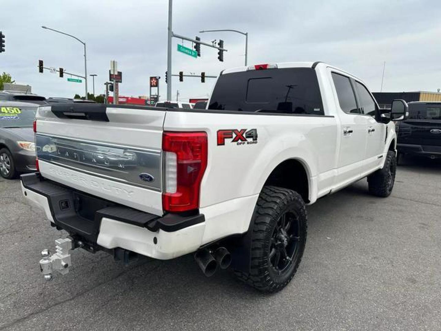 2017 White /No Color Ford F350 Super Duty Crew Cab Platinum Pickup 4D 6 3/4 ft (1FT8W3BT6HE) with an V8, Turbo Diesel, 6.7 Liter engine, Auto, HD 6-Spd SelShft transmission, located at 607 W Columbia Drive, Kennewick, WA, 99336, (509) 987-1069, 46.216743, -119.126404 - Photo#4