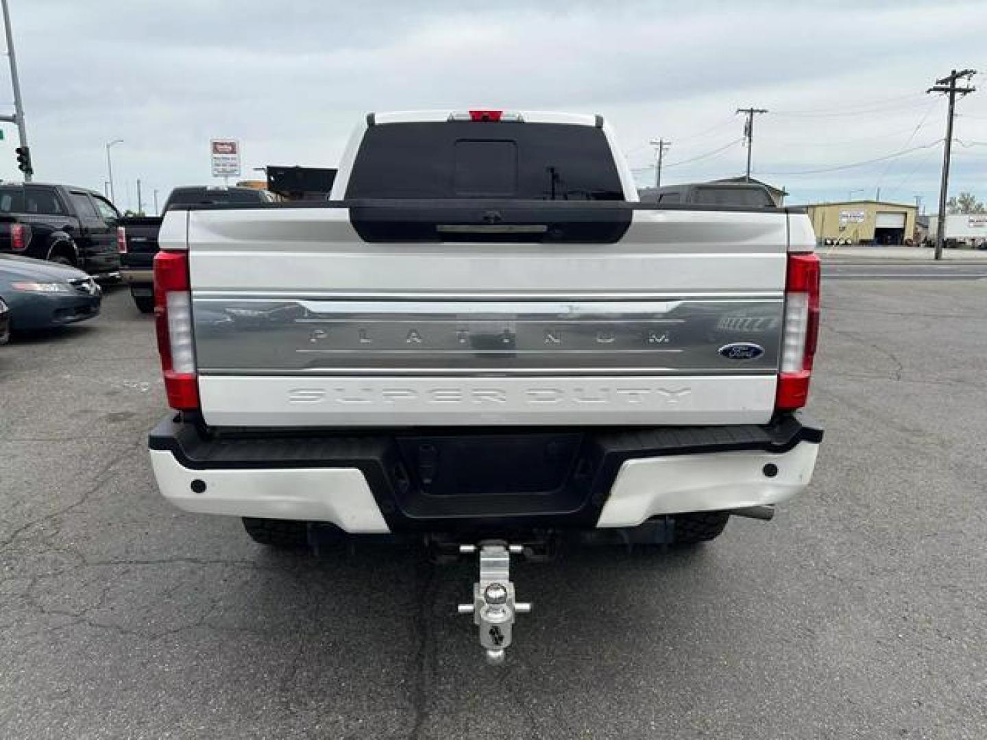 2017 White /No Color Ford F350 Super Duty Crew Cab Platinum Pickup 4D 6 3/4 ft (1FT8W3BT6HE) with an V8, Turbo Diesel, 6.7 Liter engine, Auto, HD 6-Spd SelShft transmission, located at 607 W Columbia Drive, Kennewick, WA, 99336, (509) 987-1069, 46.216743, -119.126404 - Photo#5