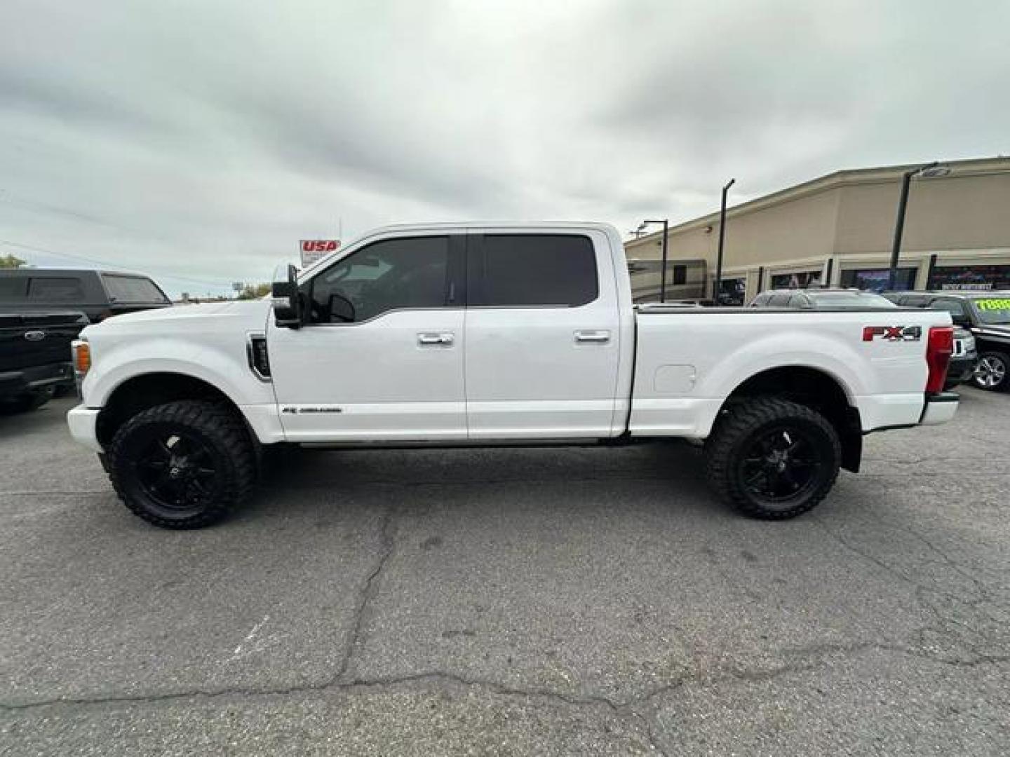 2017 White /No Color Ford F350 Super Duty Crew Cab Platinum Pickup 4D 6 3/4 ft (1FT8W3BT6HE) with an V8, Turbo Diesel, 6.7 Liter engine, Auto, HD 6-Spd SelShft transmission, located at 607 W Columbia Drive, Kennewick, WA, 99336, (509) 987-1069, 46.216743, -119.126404 - Photo#7