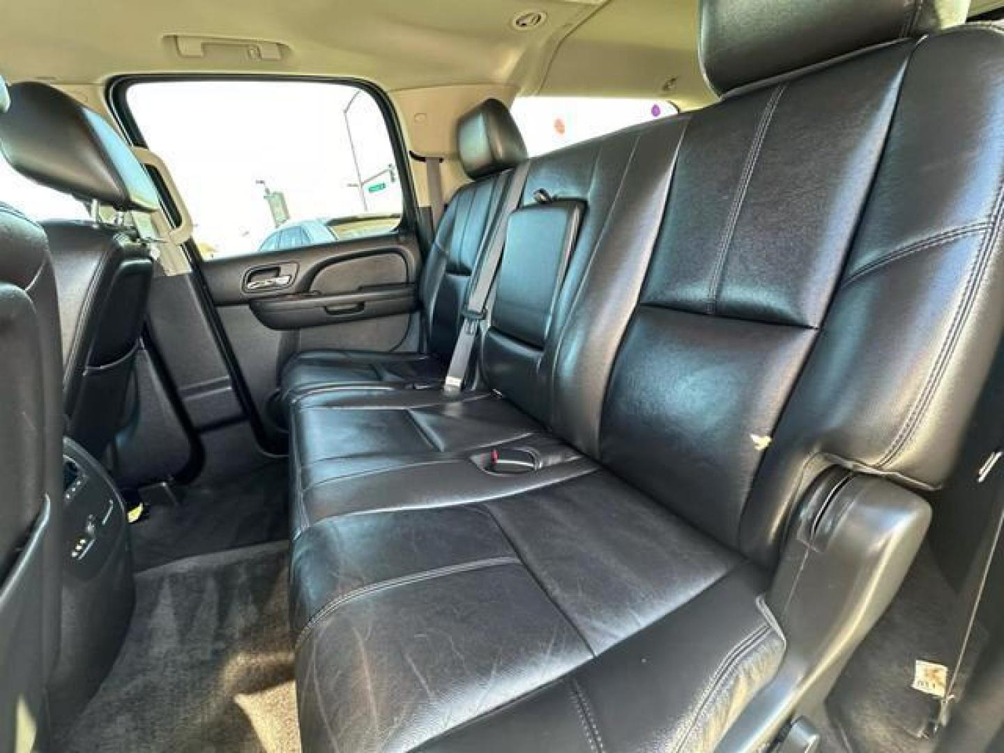 2012 Chevrolet Suburban 1500 LT Sport Utility 4D (1GNSKJE79CR) with an V8, Flex Fuel, 5.3 Liter engine, Automatic, 6-Spd HD w/Overdrive transmission, located at 607 W Columbia Drive, Kennewick, WA, 99336, (509) 987-1069, 46.216743, -119.126404 - Photo#10