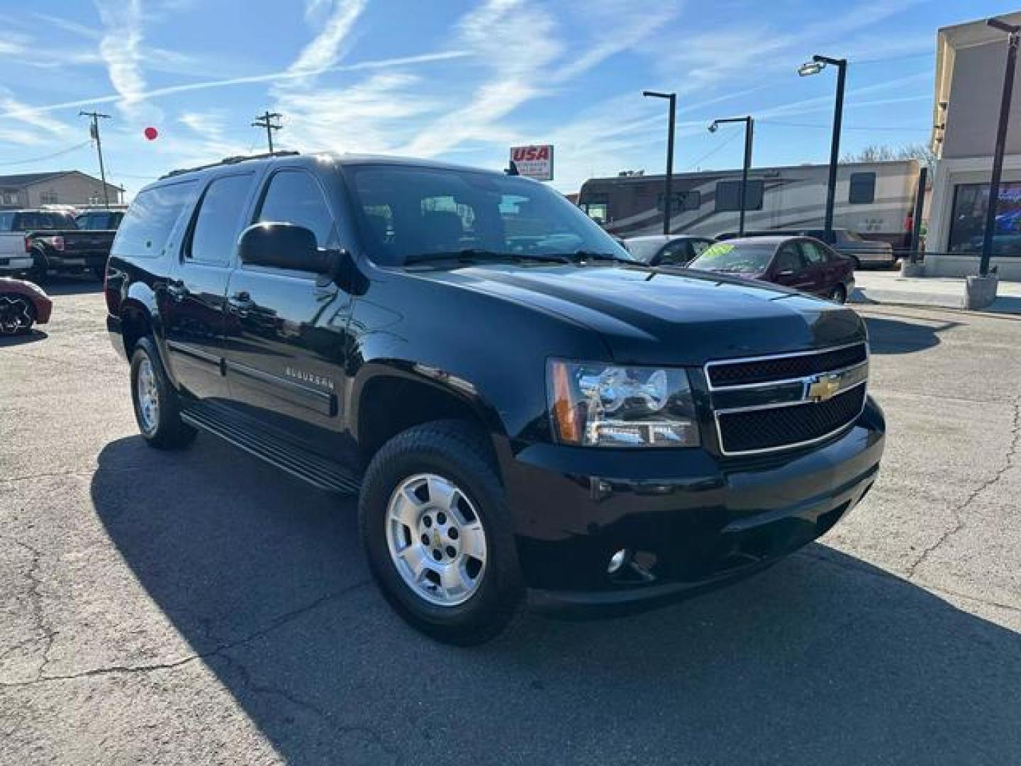 2012 Chevrolet Suburban 1500 LT Sport Utility 4D (1GNSKJE79CR) with an V8, Flex Fuel, 5.3 Liter engine, Automatic, 6-Spd HD w/Overdrive transmission, located at 607 W Columbia Drive, Kennewick, WA, 99336, (509) 987-1069, 46.216743, -119.126404 - Photo#2