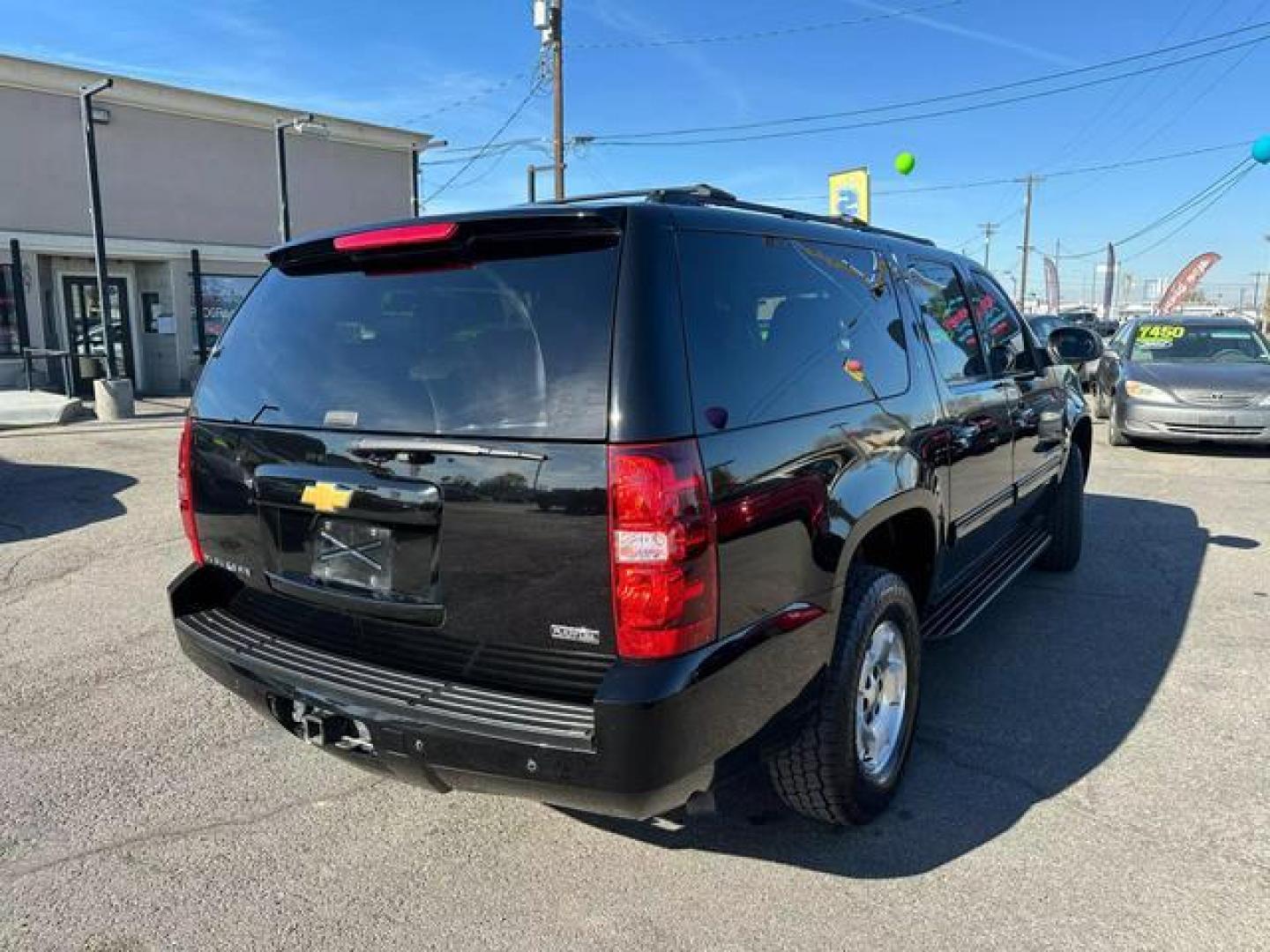 2012 Chevrolet Suburban 1500 LT Sport Utility 4D (1GNSKJE79CR) with an V8, Flex Fuel, 5.3 Liter engine, Automatic, 6-Spd HD w/Overdrive transmission, located at 607 W Columbia Drive, Kennewick, WA, 99336, (509) 987-1069, 46.216743, -119.126404 - Photo#4