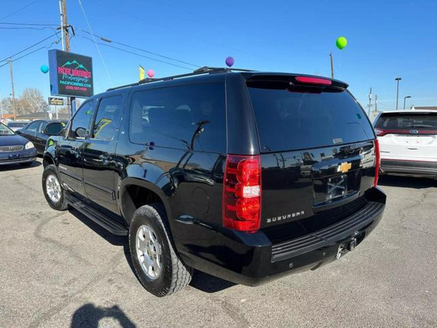 2012 Chevrolet Suburban 1500 LT Sport Utility 4D (1GNSKJE79CR) with an V8, Flex Fuel, 5.3 Liter engine, Automatic, 6-Spd HD w/Overdrive transmission, located at 607 W Columbia Drive, Kennewick, WA, 99336, (509) 987-1069, 46.216743, -119.126404 - Photo#6