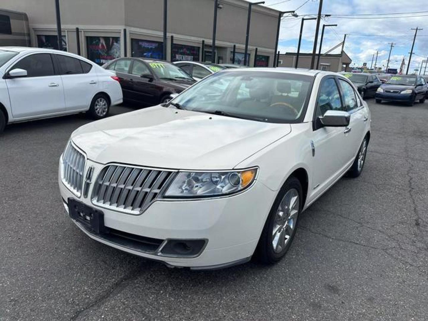 2012 White Lincoln MKZ Hybrid Sedan 4D (3LNDL2L30CR) with an 4-Cyl, Hybrid, 2.5 Liter engine, Automatic, CVT transmission, located at 607 W Columbia Drive, Kennewick, WA, 99336, (509) 987-1069, 46.216743, -119.126404 - Photo#0