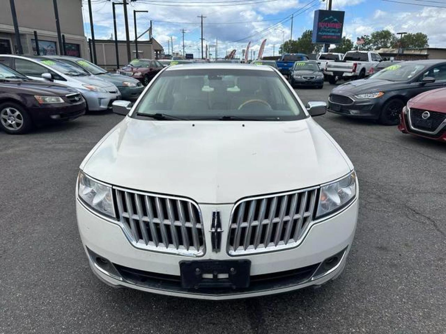 2012 White Lincoln MKZ Hybrid Sedan 4D (3LNDL2L30CR) with an 4-Cyl, Hybrid, 2.5 Liter engine, Automatic, CVT transmission, located at 607 W Columbia Drive, Kennewick, WA, 99336, (509) 987-1069, 46.216743, -119.126404 - Photo#1