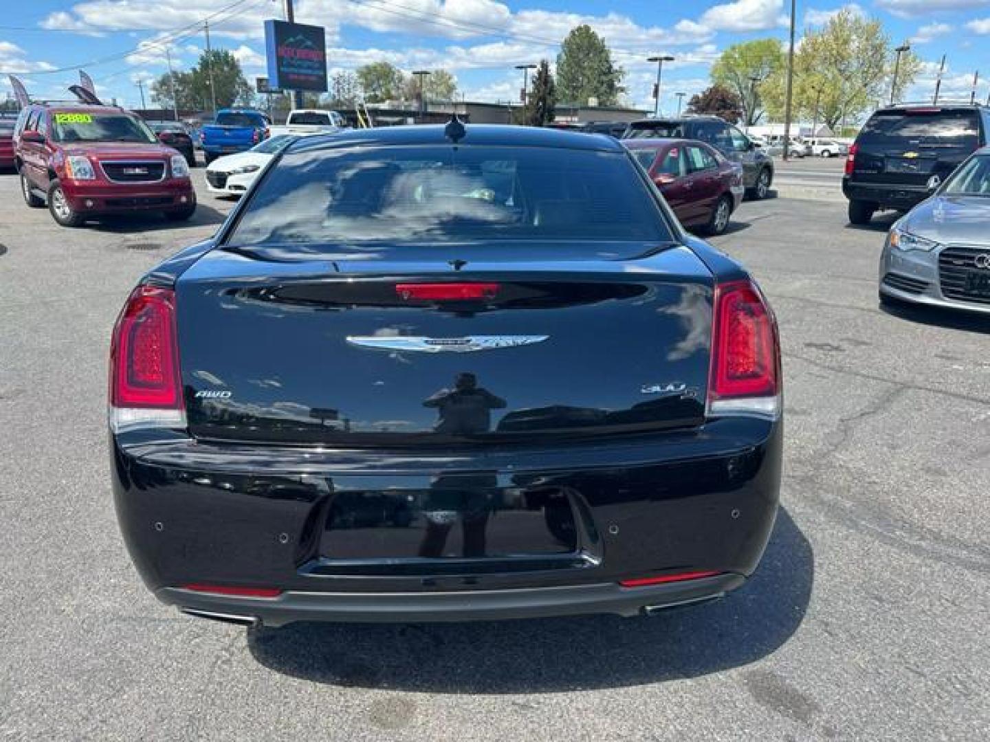 2016 Black /No Color Chrysler 300 300S Sedan 4D (2C3CCAGG8GH) with an V6, Flex Fuel, 3.6 Liter engine, Automatic, 8-Spd transmission, located at 607 W Columbia Drive, Kennewick, WA, 99336, (509) 987-1069, 46.216743, -119.126404 - Photo#5