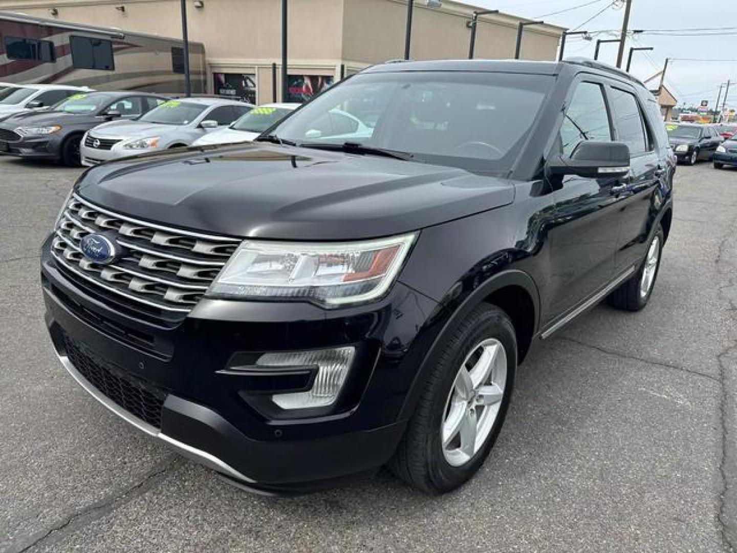 2017 Black /No Color Ford Explorer XLT Sport Utility 4D (1FM5K8D82HG) with an V6, Flex Fuel, 3.5L engine, Auto, 6-Spd SelectShift transmission, located at 607 W Columbia Drive, Kennewick, WA, 99336, (509) 987-1069, 46.216743, -119.126404 - Photo#0