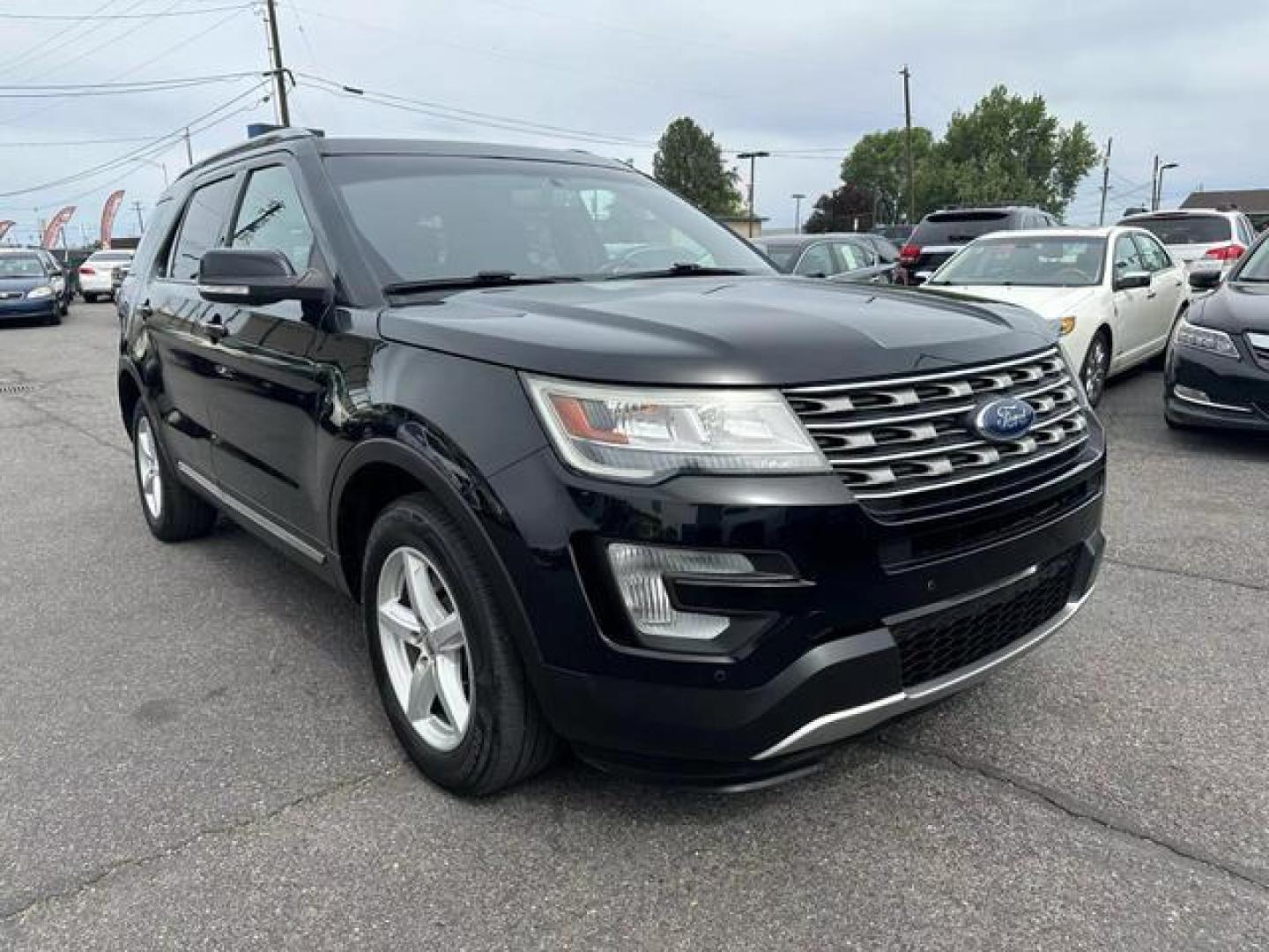 2017 Black /No Color Ford Explorer XLT Sport Utility 4D (1FM5K8D82HG) with an V6, Flex Fuel, 3.5L engine, Auto, 6-Spd SelectShift transmission, located at 607 W Columbia Drive, Kennewick, WA, 99336, (509) 987-1069, 46.216743, -119.126404 - Photo#2