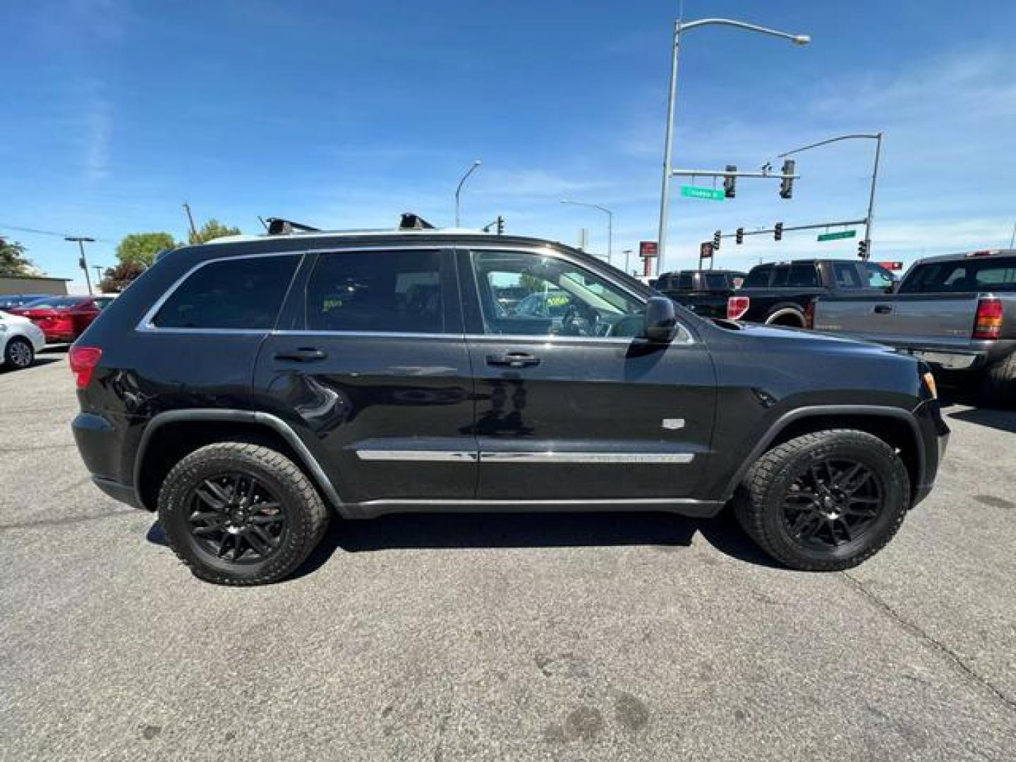 2011 Black Jeep Grand Cherokee Laredo Sport Utility 4D (1J4RR4GG9BC) with an V6, Flex Fuel, 3.6 Liter engine, Automatic, 5-Spd w/Overdrive transmission, located at 607 W Columbia Drive, Kennewick, WA, 99336, (509) 987-1069, 46.216743, -119.126404 - Photo#3