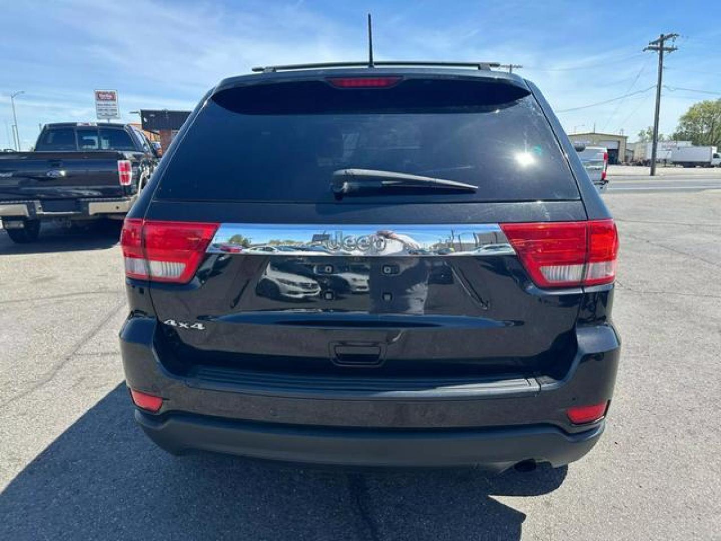 2011 Black Jeep Grand Cherokee Laredo Sport Utility 4D (1J4RR4GG9BC) with an V6, Flex Fuel, 3.6 Liter engine, Automatic, 5-Spd w/Overdrive transmission, located at 607 W Columbia Drive, Kennewick, WA, 99336, (509) 987-1069, 46.216743, -119.126404 - Photo#5