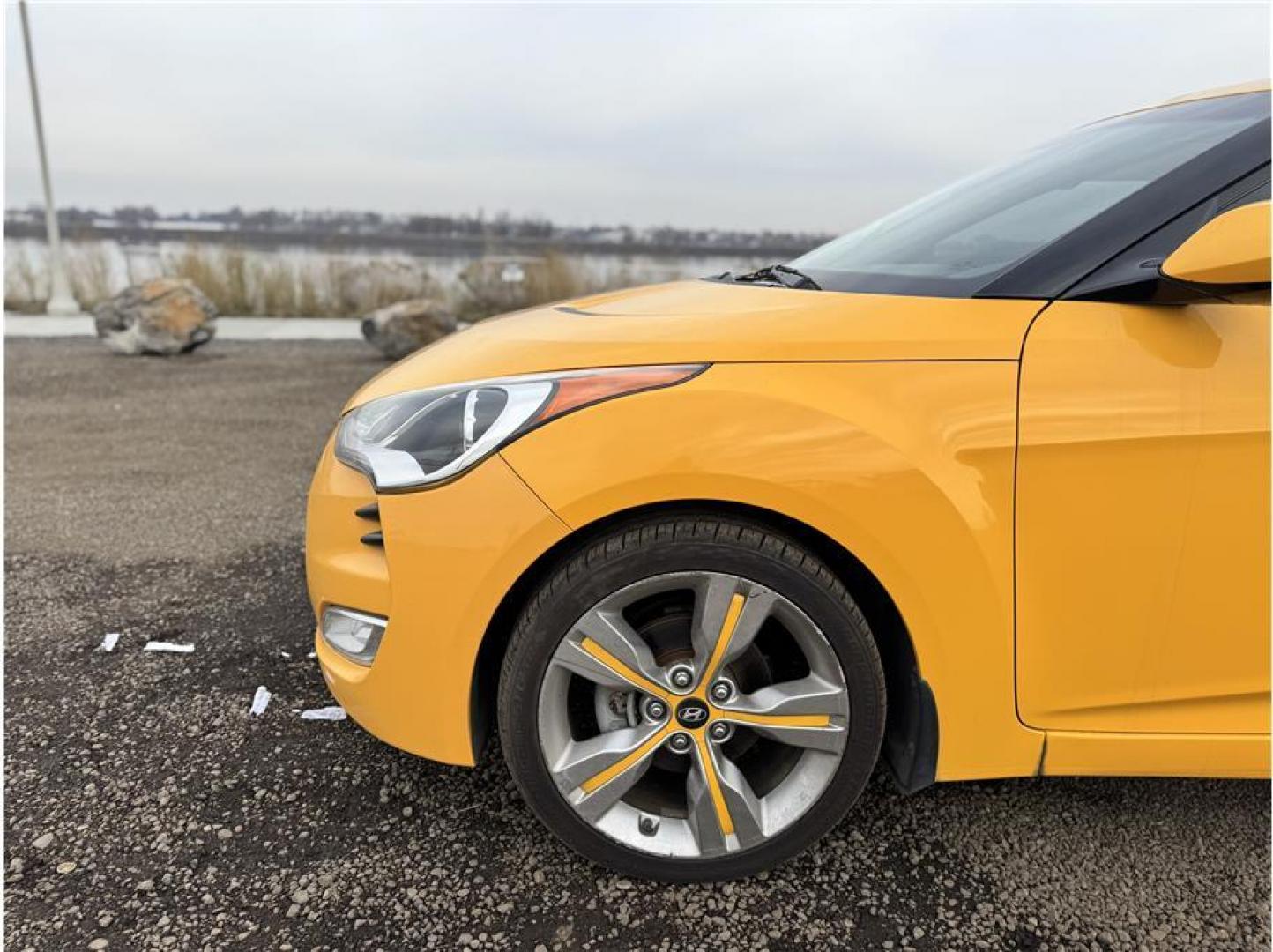 2013 Yellow /No Color Hyundai Veloster Coupe 3D (KMHTC6AD4DU) with an 4-Cyl, 1.6 Liter engine, Auto, 6-Spd EcoShft DCT transmission, located at 607 W Columbia Drive, Kennewick, WA, 99336, (509) 987-1069, 46.216743, -119.126404 - Photo#15