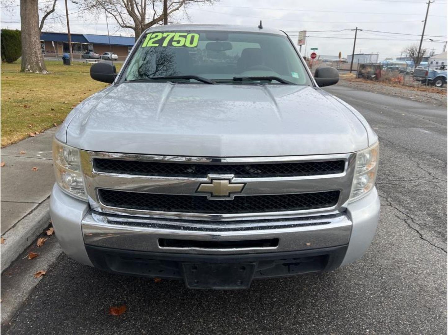 2011 Silver /No Color Chevrolet Silverado 1500 Extended Cab LS Pickup 4D 6 1/2 ft (1GCRCREA6BZ) with an V8, Flex Fuel, 4.8 Liter engine, Automatic, 4-Spd w/Overdrive transmission, located at 607 W Columbia Drive, Kennewick, WA, 99336, (509) 987-1069, 46.216743, -119.126404 - Photo#1