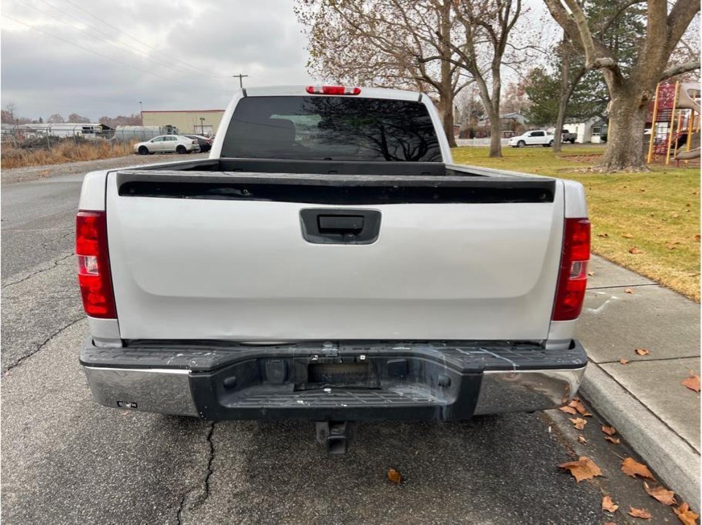 2011 Silver /No Color Chevrolet Silverado 1500 Extended Cab LS Pickup 4D 6 1/2 ft (1GCRCREA6BZ) with an V8, Flex Fuel, 4.8 Liter engine, Automatic, 4-Spd w/Overdrive transmission, located at 607 W Columbia Drive, Kennewick, WA, 99336, (509) 987-1069, 46.216743, -119.126404 - Photo#5