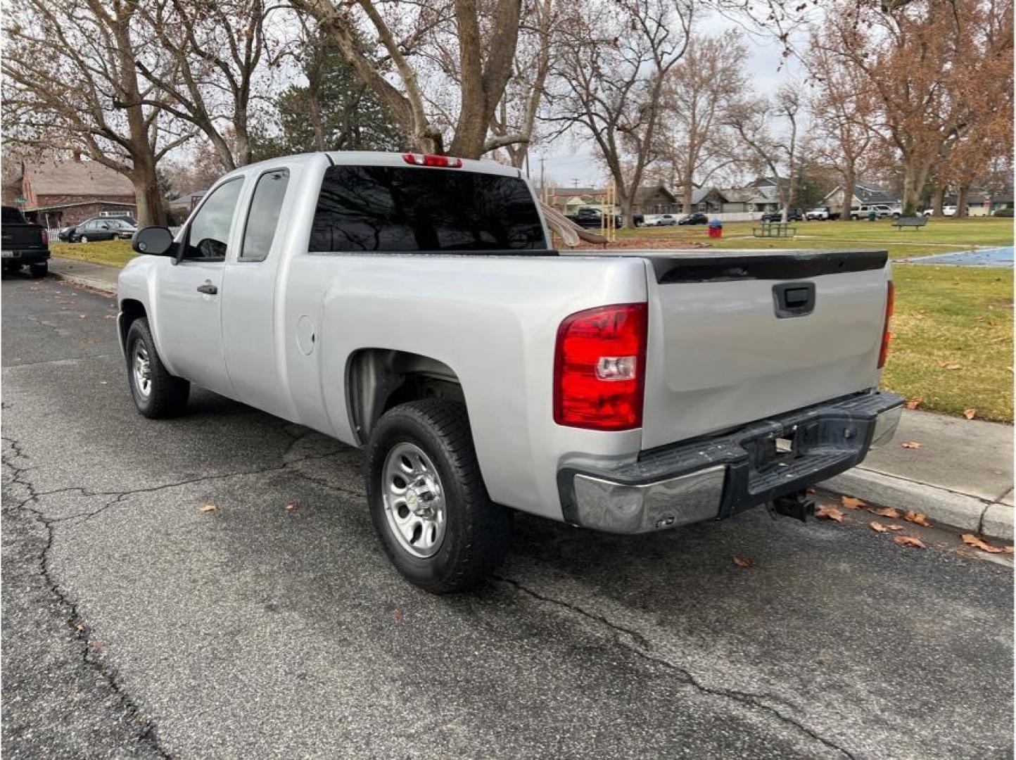 2011 Silver /No Color Chevrolet Silverado 1500 Extended Cab LS Pickup 4D 6 1/2 ft (1GCRCREA6BZ) with an V8, Flex Fuel, 4.8 Liter engine, Automatic, 4-Spd w/Overdrive transmission, located at 607 W Columbia Drive, Kennewick, WA, 99336, (509) 987-1069, 46.216743, -119.126404 - Photo#6