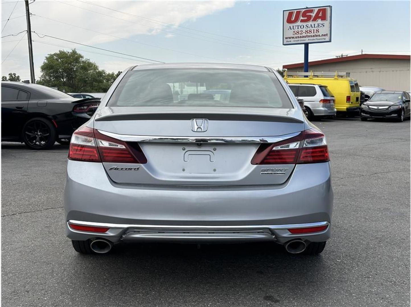 2017 Silver /No Color Honda Accord Sport SE Sedan 4D (1HGCR2F14HA) with an 4-Cyl, i-VTEC, 2.4 Liter engine, Auto, CVT w/Sport Mode transmission, located at 607 W Columbia Drive, Kennewick, WA, 99336, (509) 987-1069, 46.216743, -119.126404 - Photo#5