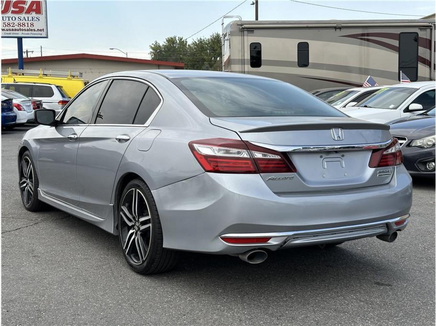 2017 Silver /No Color Honda Accord Sport SE Sedan 4D (1HGCR2F14HA) with an 4-Cyl, i-VTEC, 2.4 Liter engine, Auto, CVT w/Sport Mode transmission, located at 607 W Columbia Drive, Kennewick, WA, 99336, (509) 987-1069, 46.216743, -119.126404 - Photo#6