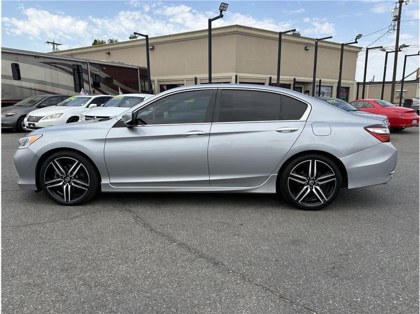 2017 Silver /No Color Honda Accord Sport SE Sedan 4D (1HGCR2F14HA) with an 4-Cyl, i-VTEC, 2.4 Liter engine, Auto, CVT w/Sport Mode transmission, located at 607 W Columbia Drive, Kennewick, WA, 99336, (509) 987-1069, 46.216743, -119.126404 - Photo#7