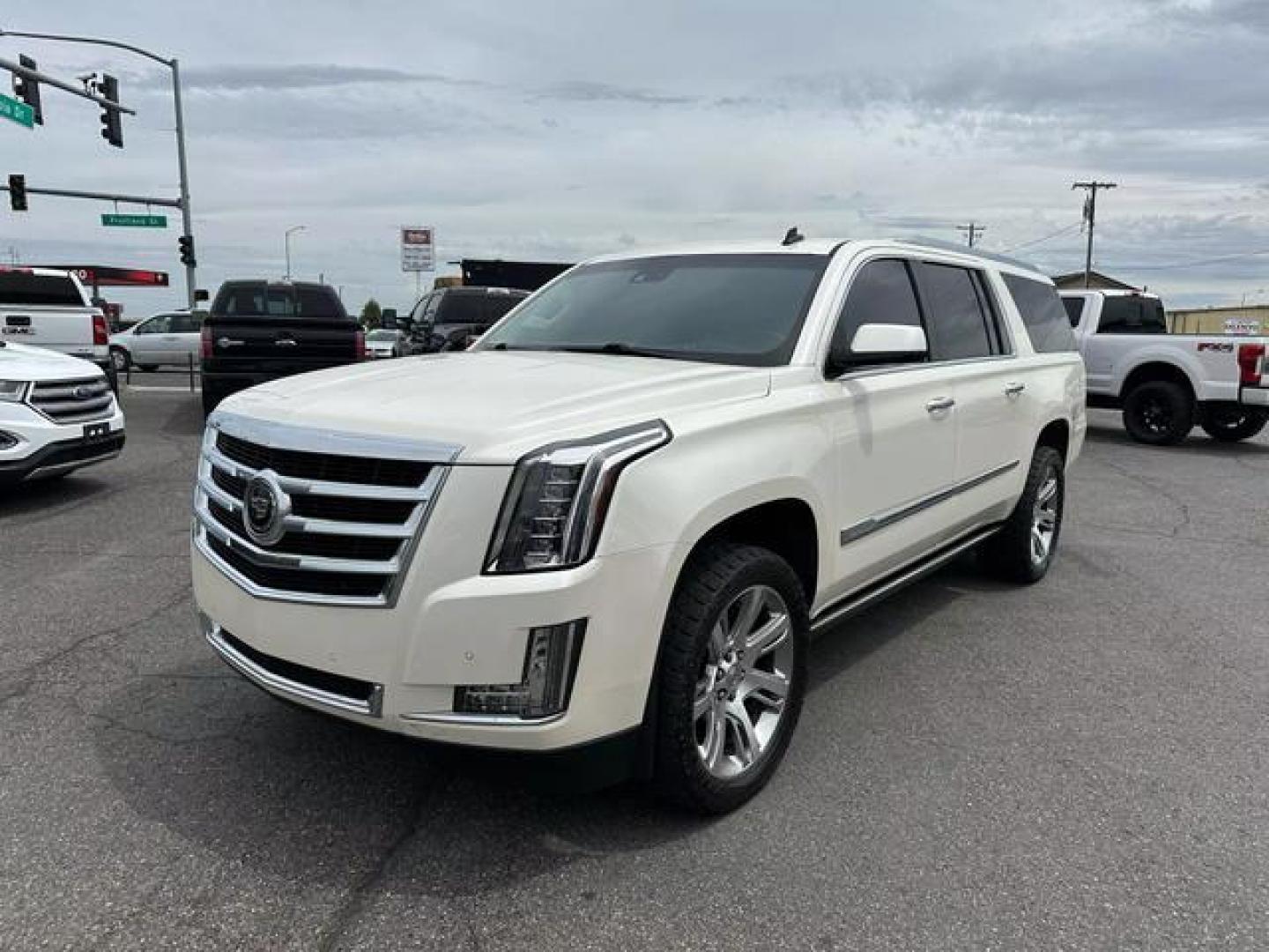 2015 White Cadillac Escalade ESV Premium Sport Utility 4D (1GYS4JKJ0FR) with an V8, Flex Fuel, 6.2 Liter engine, Auto, 6-Spd HD Overdrive transmission, located at 607 W Columbia Drive, Kennewick, WA, 99336, (509) 987-1069, 46.216743, -119.126404 - Photo#0