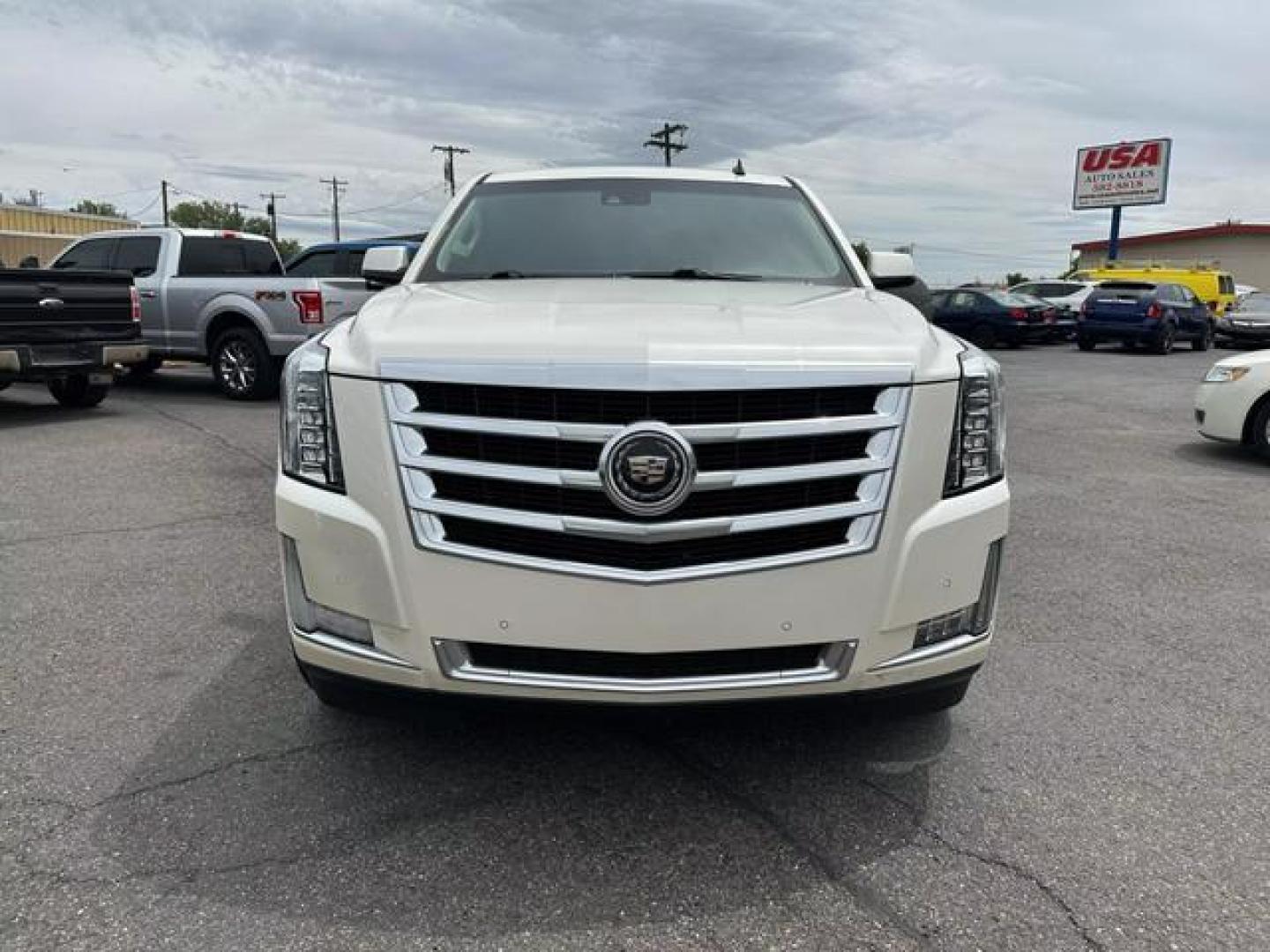 2015 White Cadillac Escalade ESV Premium Sport Utility 4D (1GYS4JKJ0FR) with an V8, Flex Fuel, 6.2 Liter engine, Auto, 6-Spd HD Overdrive transmission, located at 607 W Columbia Drive, Kennewick, WA, 99336, (509) 987-1069, 46.216743, -119.126404 - Photo#1