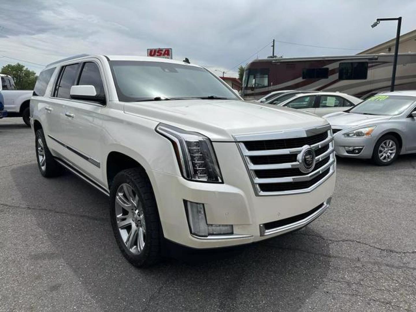 2015 White Cadillac Escalade ESV Premium Sport Utility 4D (1GYS4JKJ0FR) with an V8, Flex Fuel, 6.2 Liter engine, Auto, 6-Spd HD Overdrive transmission, located at 607 W Columbia Drive, Kennewick, WA, 99336, (509) 987-1069, 46.216743, -119.126404 - Photo#2