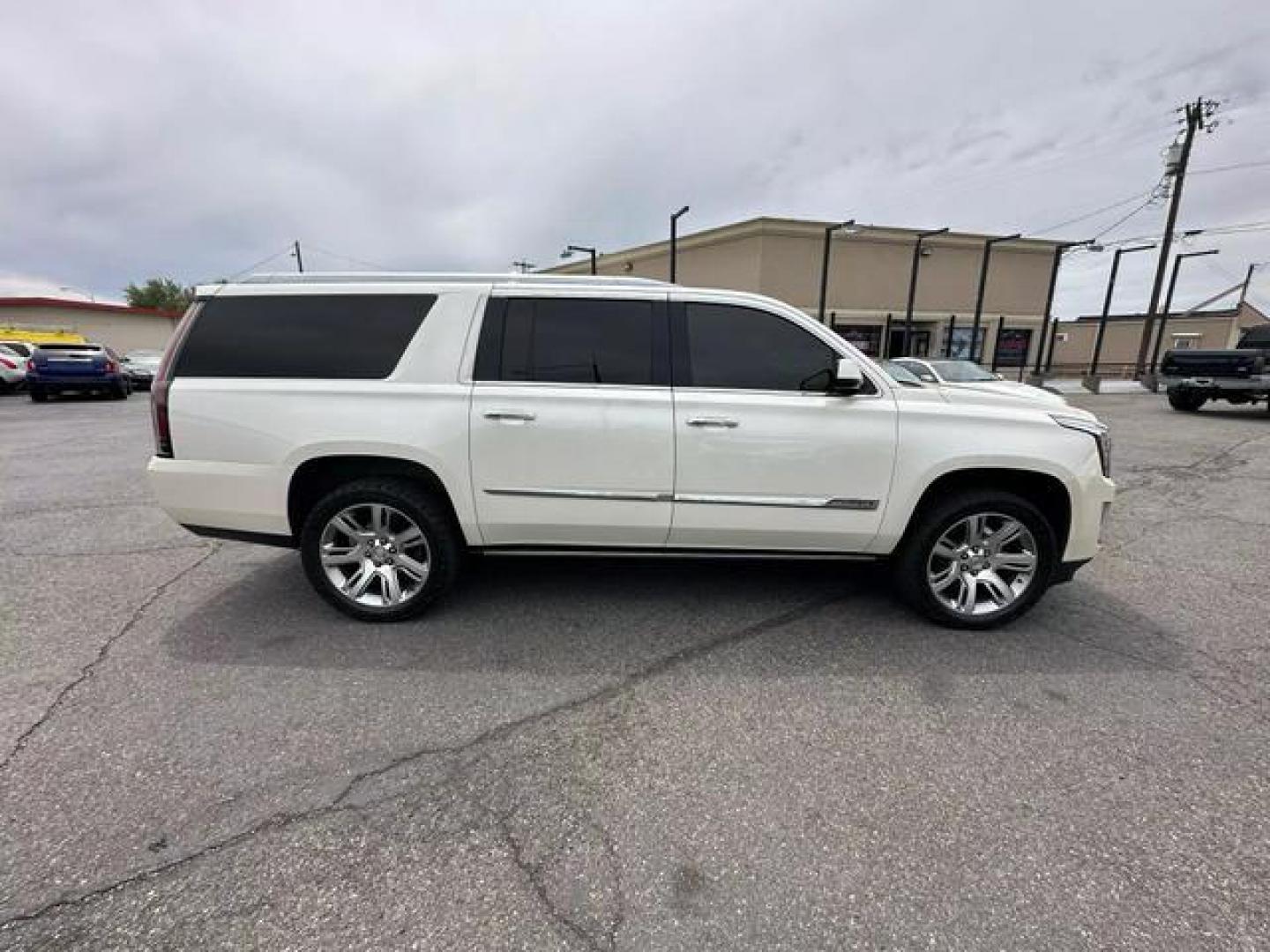 2015 White Cadillac Escalade ESV Premium Sport Utility 4D (1GYS4JKJ0FR) with an V8, Flex Fuel, 6.2 Liter engine, Auto, 6-Spd HD Overdrive transmission, located at 607 W Columbia Drive, Kennewick, WA, 99336, (509) 987-1069, 46.216743, -119.126404 - Photo#3