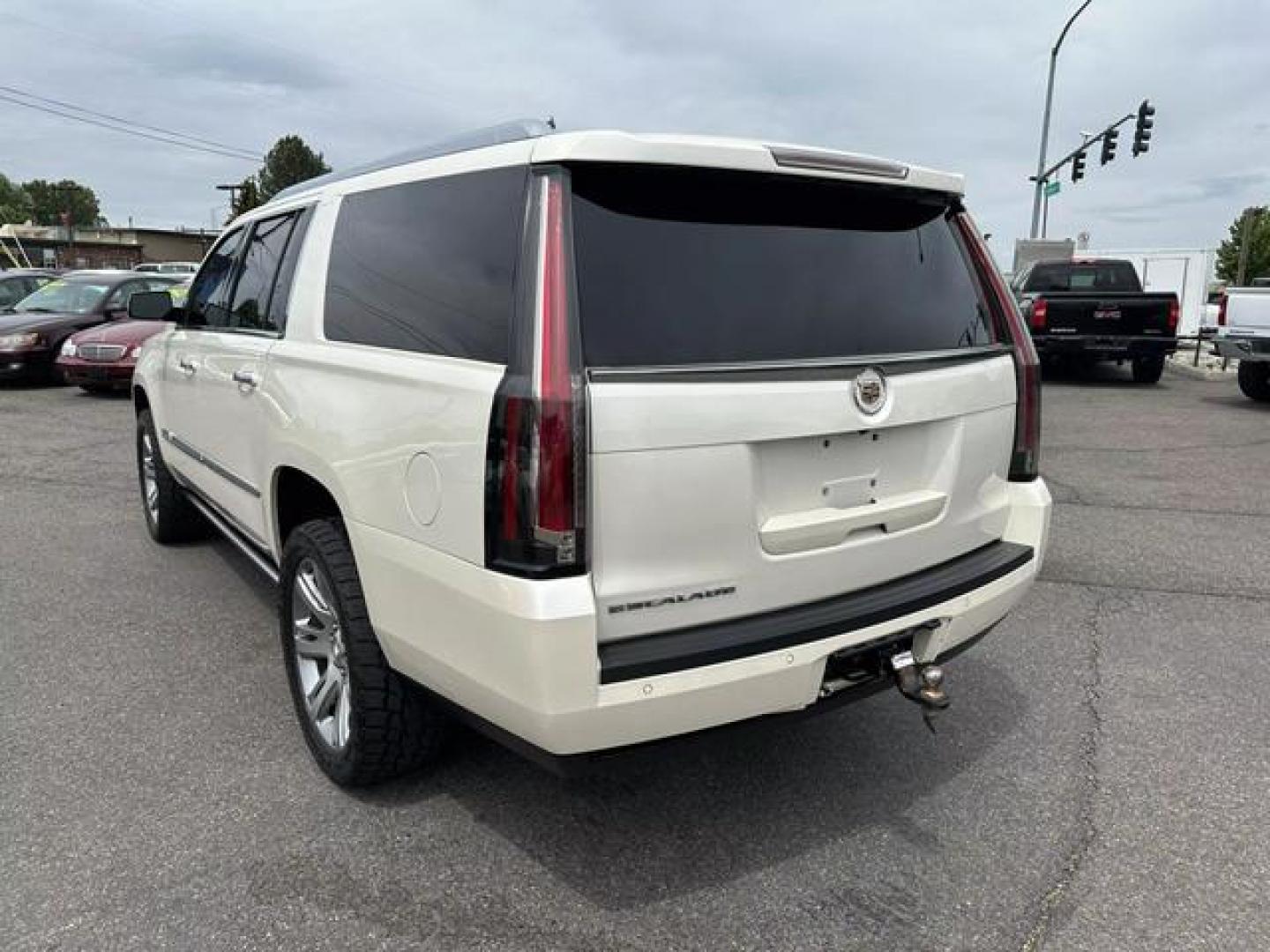 2015 White Cadillac Escalade ESV Premium Sport Utility 4D (1GYS4JKJ0FR) with an V8, Flex Fuel, 6.2 Liter engine, Auto, 6-Spd HD Overdrive transmission, located at 607 W Columbia Drive, Kennewick, WA, 99336, (509) 987-1069, 46.216743, -119.126404 - Photo#6