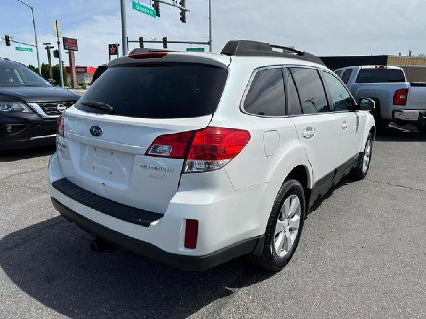 2011 No Color /No Color Subaru Outback 2.5i Premium Wagon 4D (4S4BRBCC1B3) with an 4-Cyl, PZEV, 2.5 Liter engine, Automatic, CVT w/Manual Mode transmission, located at 607 W Columbia Drive, Kennewick, WA, 99336, (509) 987-1069, 46.216743, -119.126404 - Photo#4