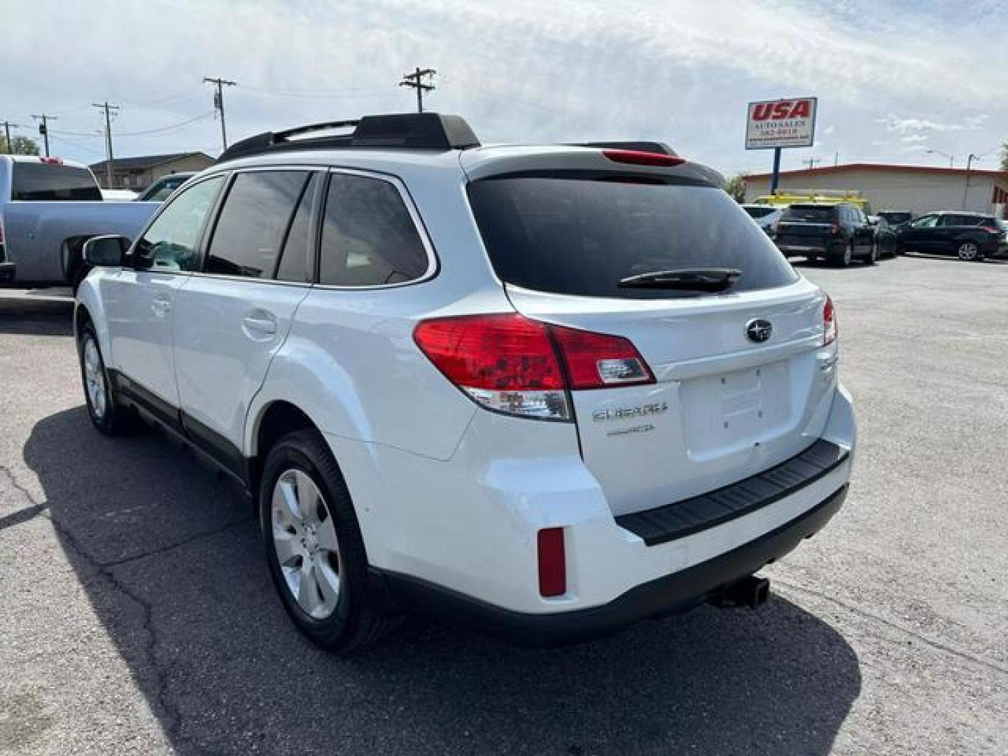 2011 No Color /No Color Subaru Outback 2.5i Premium Wagon 4D (4S4BRBCC1B3) with an 4-Cyl, PZEV, 2.5 Liter engine, Automatic, CVT w/Manual Mode transmission, located at 607 W Columbia Drive, Kennewick, WA, 99336, (509) 987-1069, 46.216743, -119.126404 - Photo#6