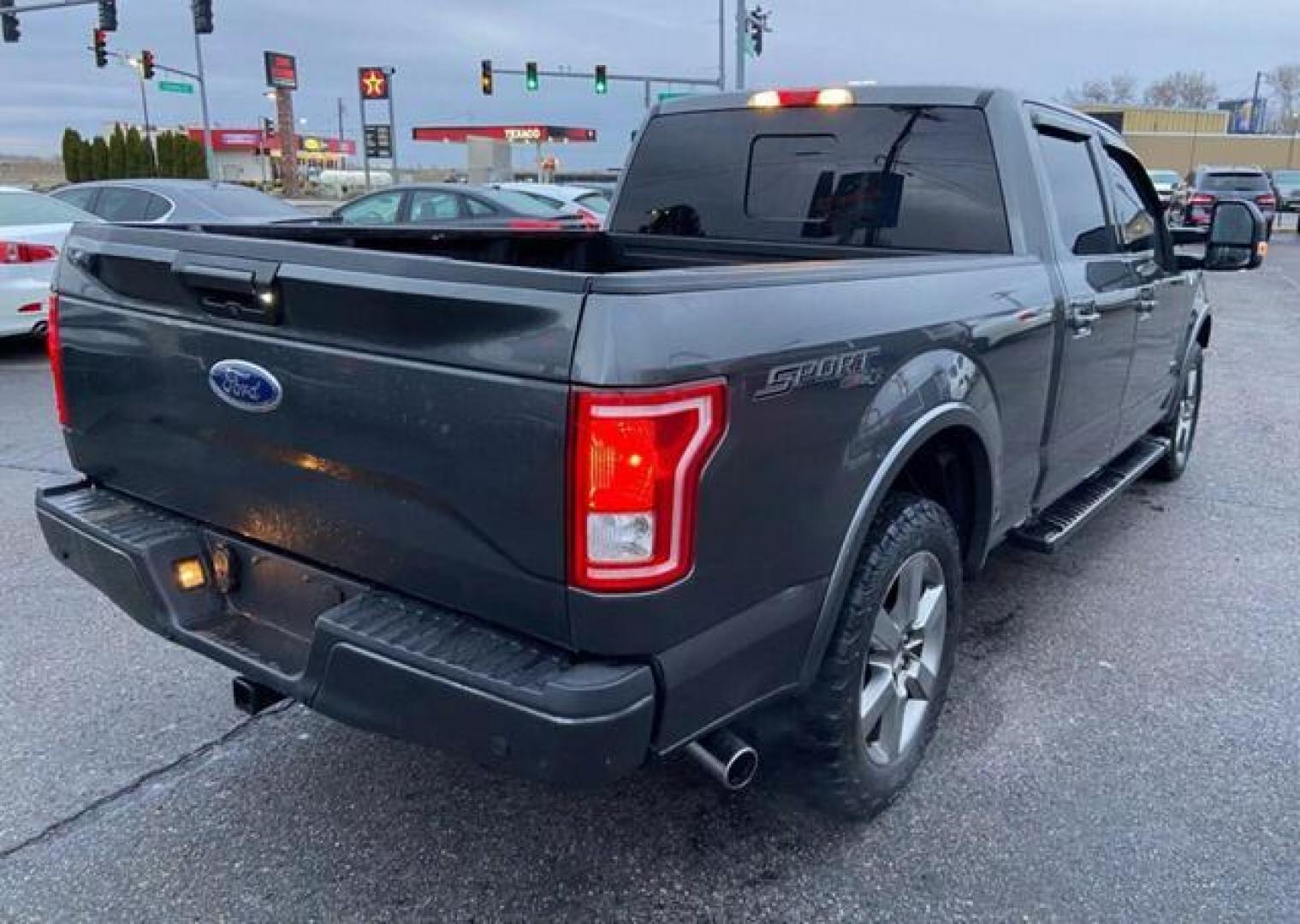 2017 Charcoal /Black Ford F150 SuperCrew Cab XLT Pickup 4D 5 1/2 ft (1FTFW1EG7HF) , Auto, 6-Spd SelShft transmission, located at 607 W Columbia Drive, Kennewick, WA, 99336, (509) 987-1069, 46.216743, -119.126404 - Photo#4