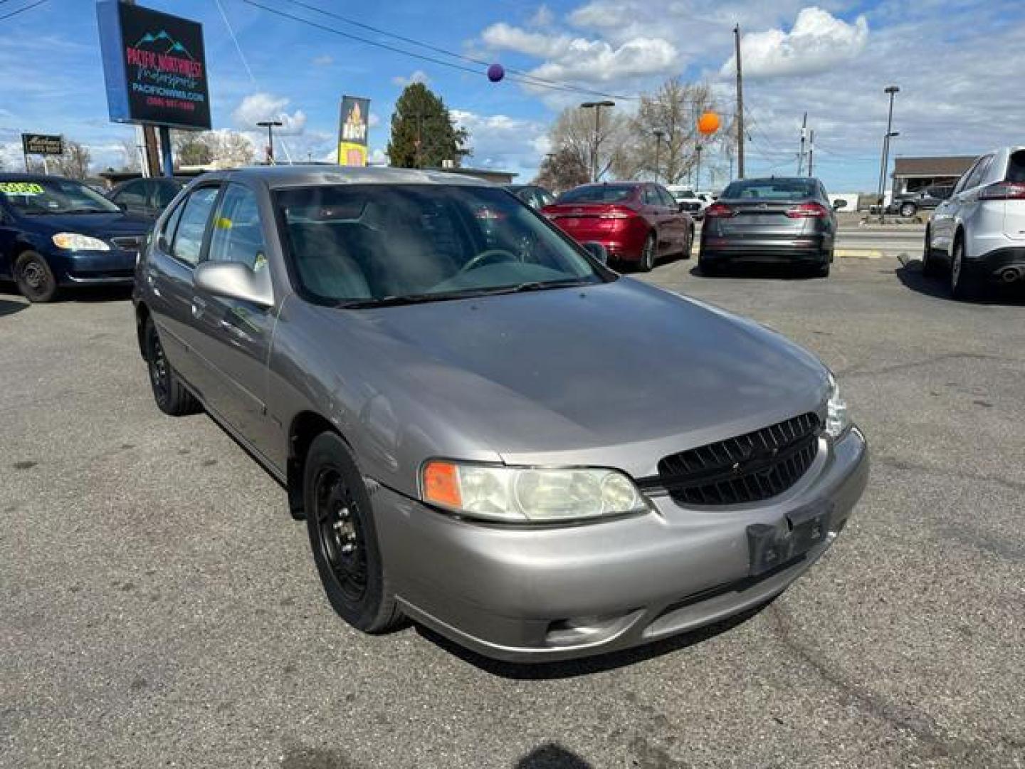 2001 Nissan Altima SE Sedan 4D (1N4DL01D71C) , Automatic transmission, located at 607 W Columbia Drive, Kennewick, WA, 99336, (509) 987-1069, 46.216743, -119.126404 - Photo#2