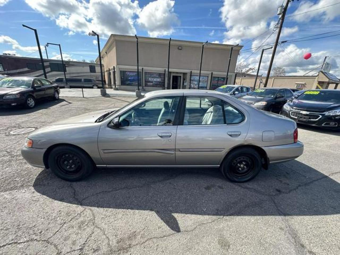 2001 Nissan Altima SE Sedan 4D (1N4DL01D71C) , Automatic transmission, located at 607 W Columbia Drive, Kennewick, WA, 99336, (509) 987-1069, 46.216743, -119.126404 - Photo#5