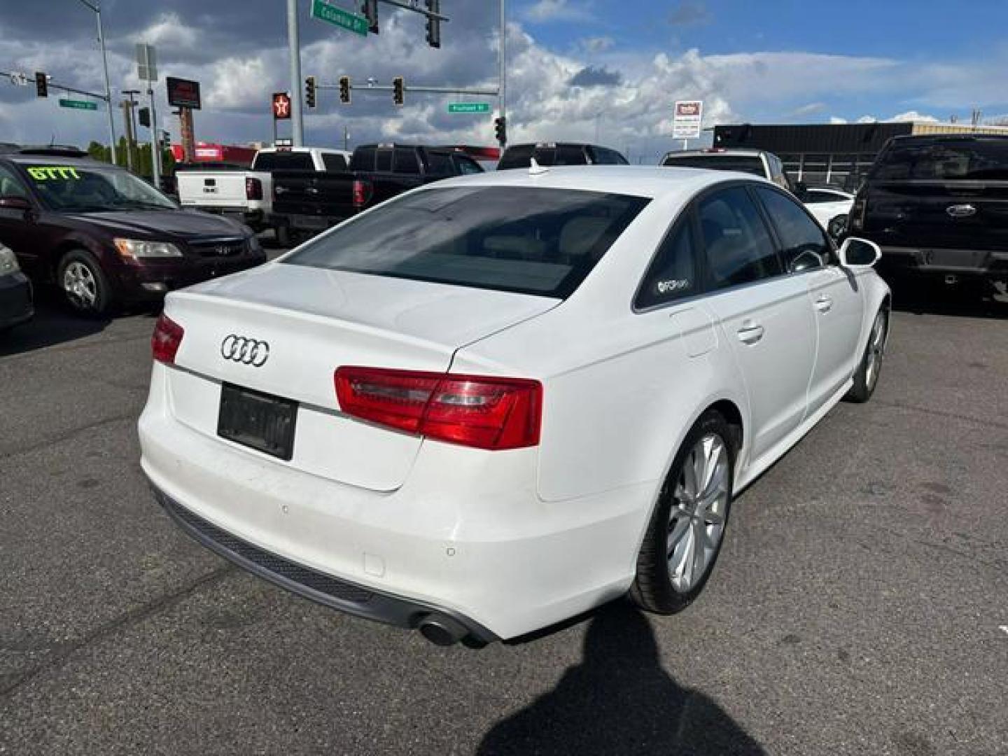 2012 White /No Color Audi A6 3.0T Quattro Premium Sedan 4D (WAUBGAFC7CN) with an V6, Supercharged, 3.0 Liter engine, Auto, 8-Spd Tiptronic transmission, located at 607 W Columbia Drive, Kennewick, WA, 99336, (509) 987-1069, 46.216743, -119.126404 - Photo#4