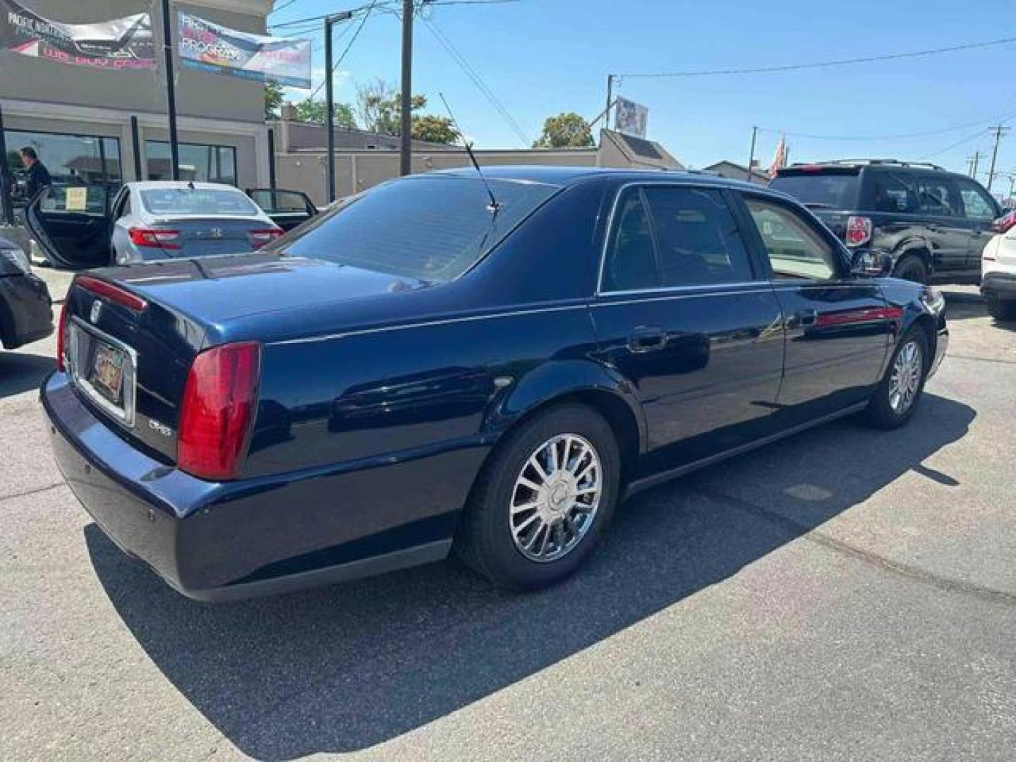 2003 Navy Blue /Off White Cadillac DeVille DHS Sedan 4D (1G6KE54Y83U) , Automatic transmission, located at 607 W Columbia Drive, Kennewick, WA, 99336, (509) 987-1069, 46.216743, -119.126404 - Photo#4