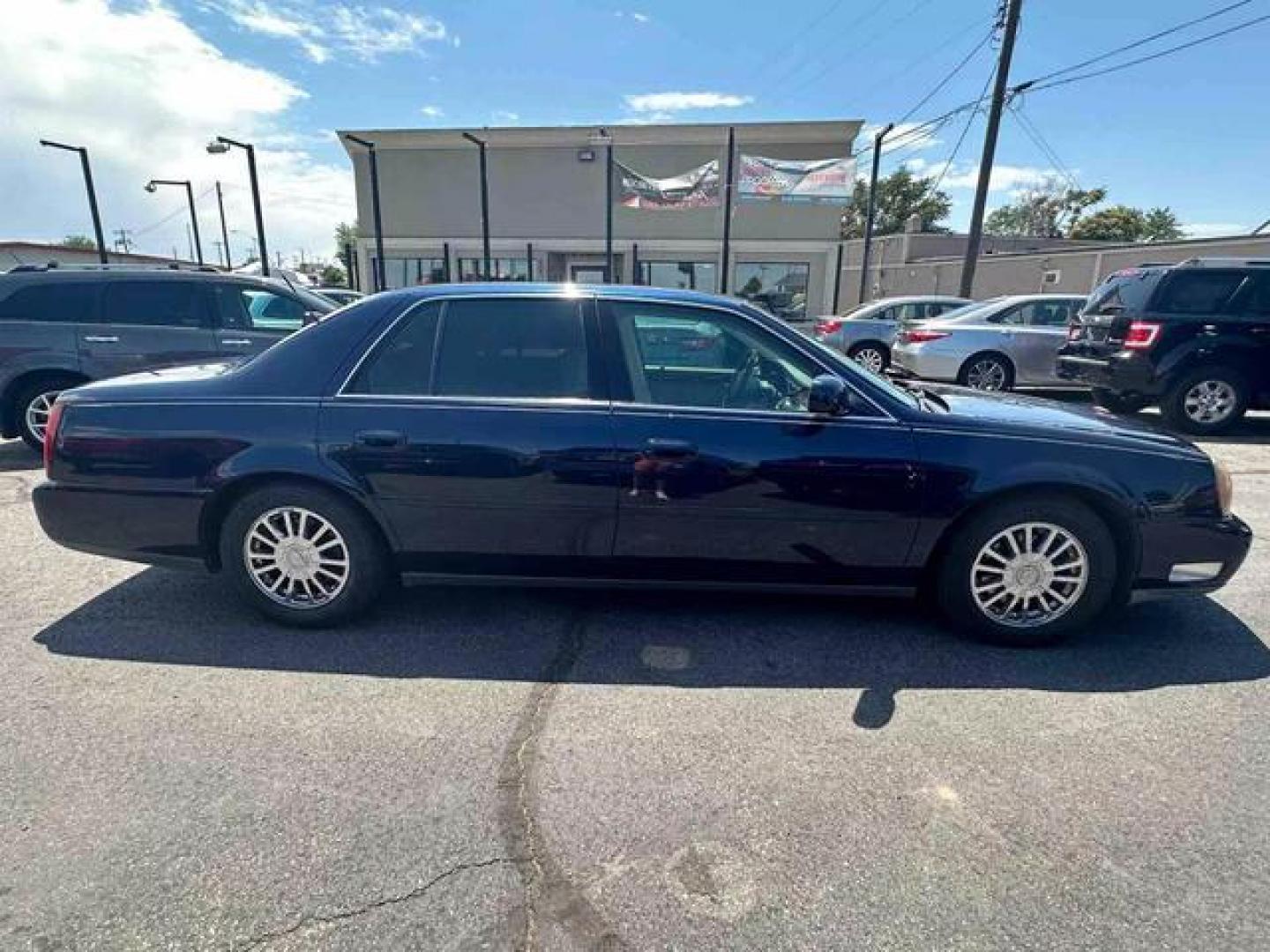 2003 Navy Blue /Off White Cadillac DeVille DHS Sedan 4D (1G6KE54Y83U) , Automatic transmission, located at 607 W Columbia Drive, Kennewick, WA, 99336, (509) 987-1069, 46.216743, -119.126404 - Photo#5