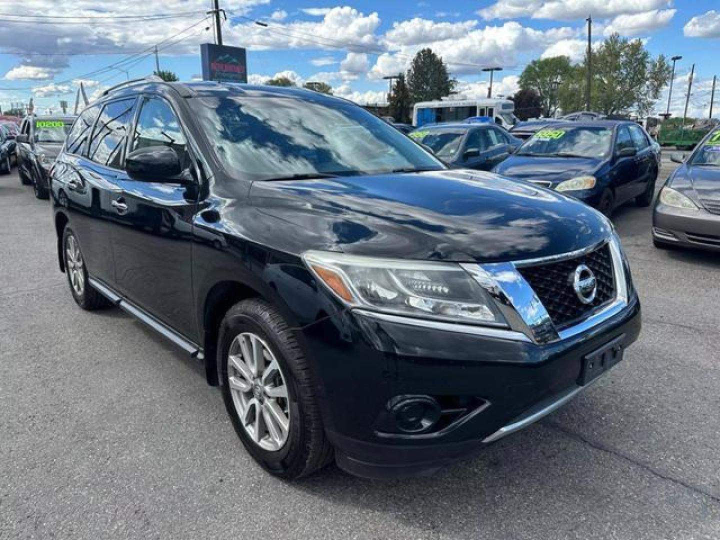 2014 Black Nissan Pathfinder SV Sport Utility 4D (5N1AR2MN0EC) , Automatic, CVT transmission, located at 607 W Columbia Drive, Kennewick, WA, 99336, (509) 987-1069, 46.216743, -119.126404 - Photo#2